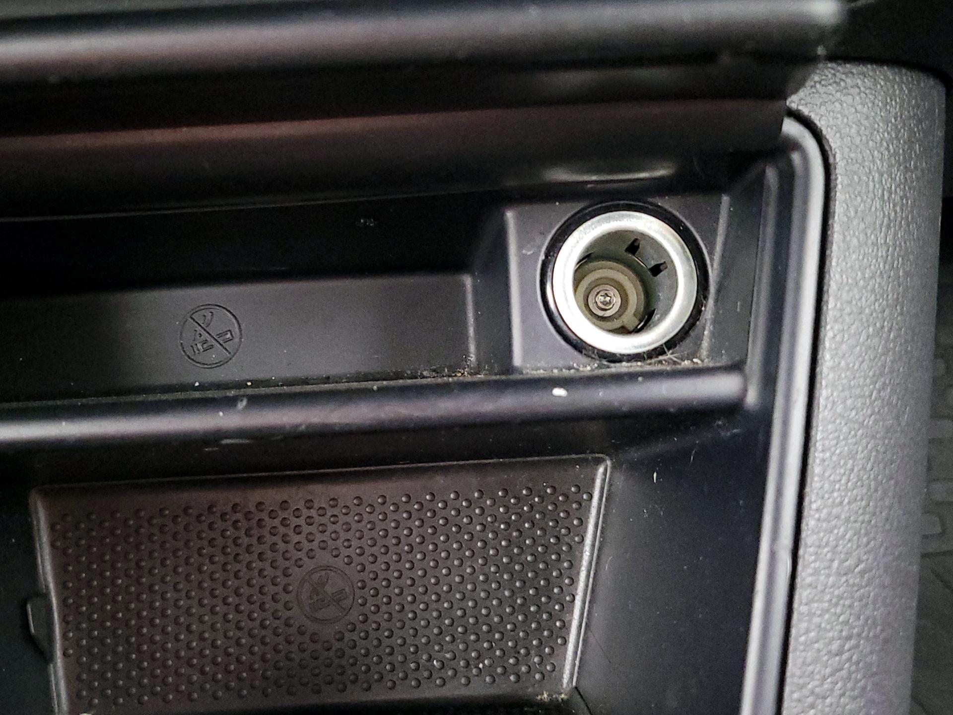 Thumbnail: 2017 Volkswagen Tiguan - 18