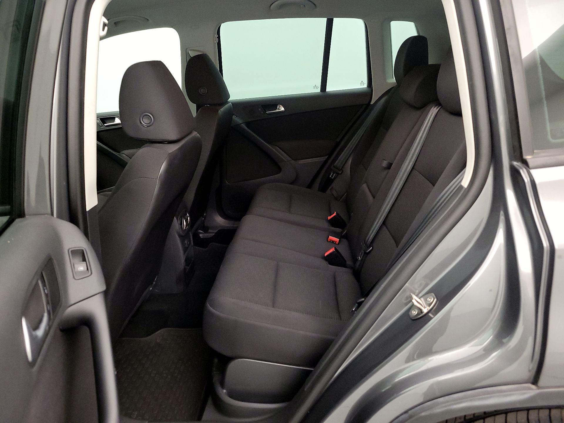 Thumbnail: 2017 Volkswagen Tiguan - 19