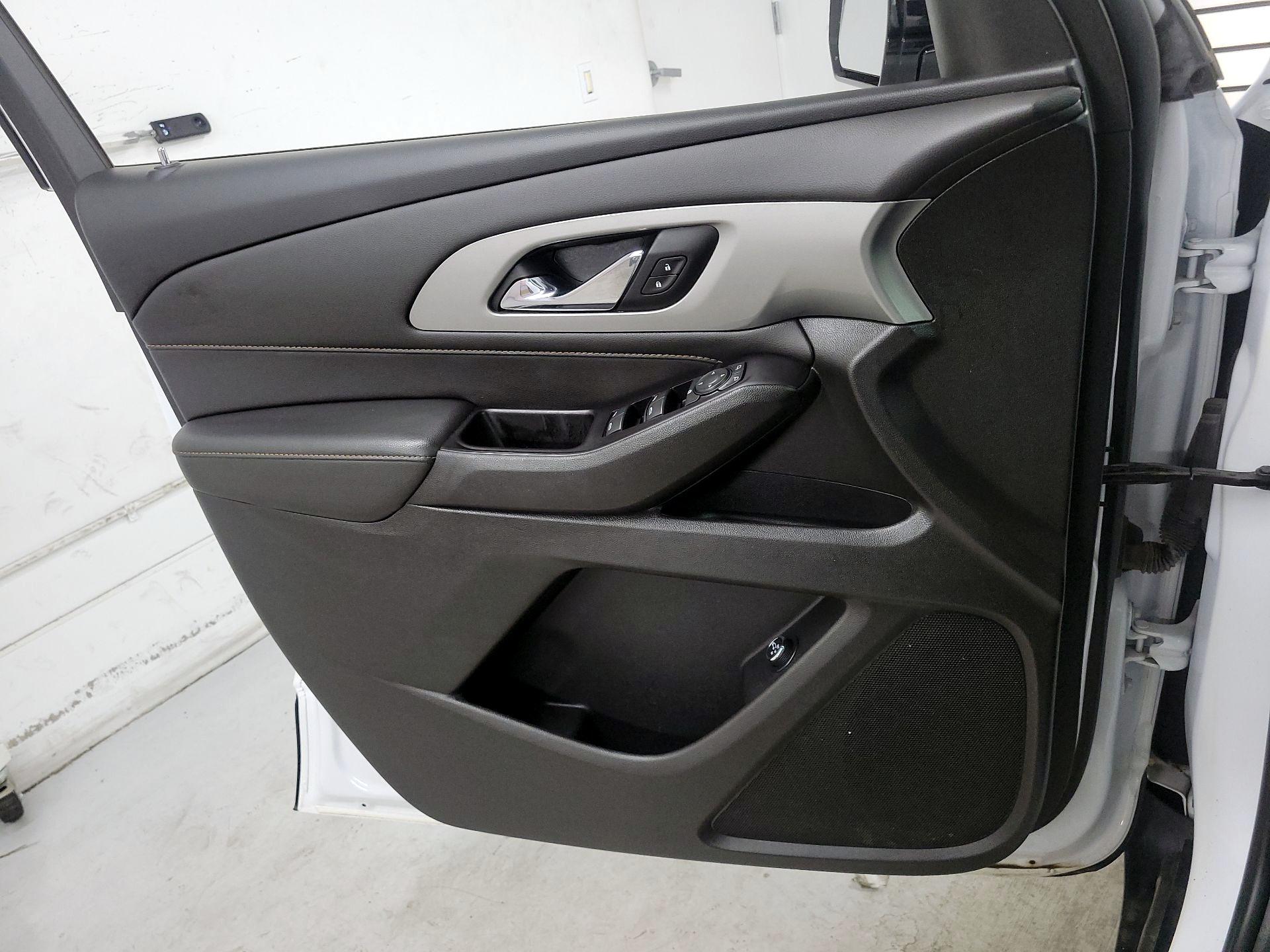 Thumbnail: 2020 Chevrolet Traverse - 12