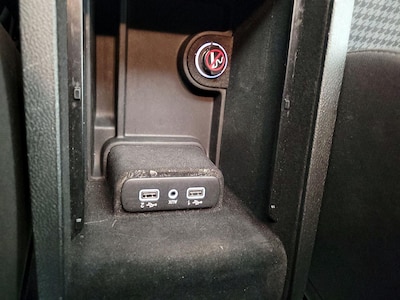 USB/AUX Ports