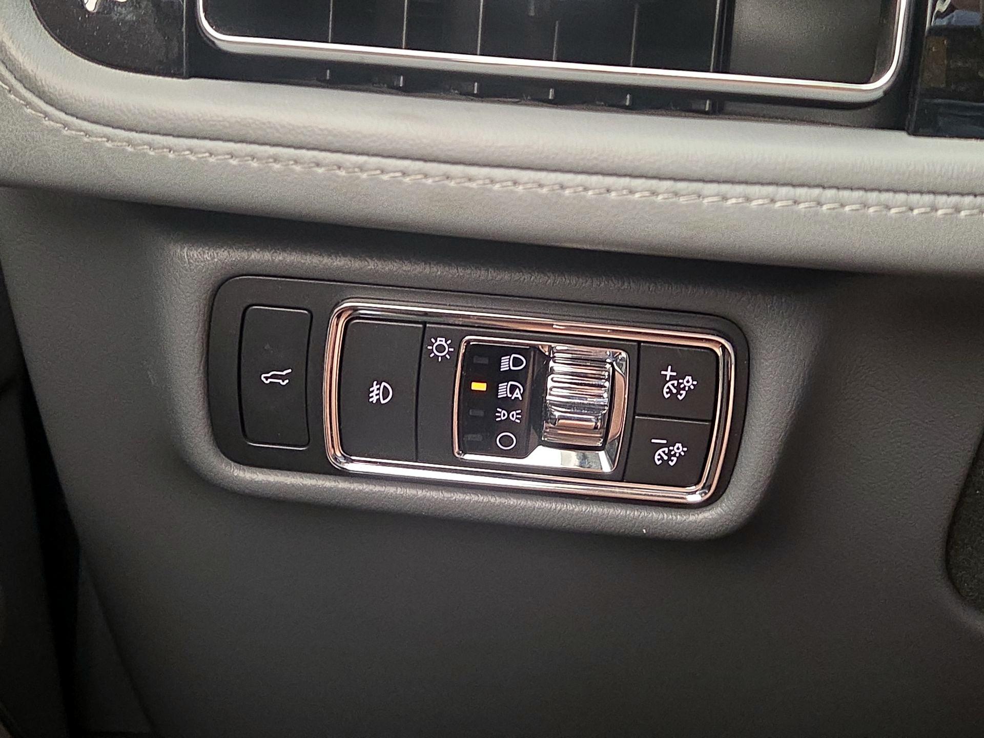 Thumbnail: 2020 Lincoln Aviator - 13