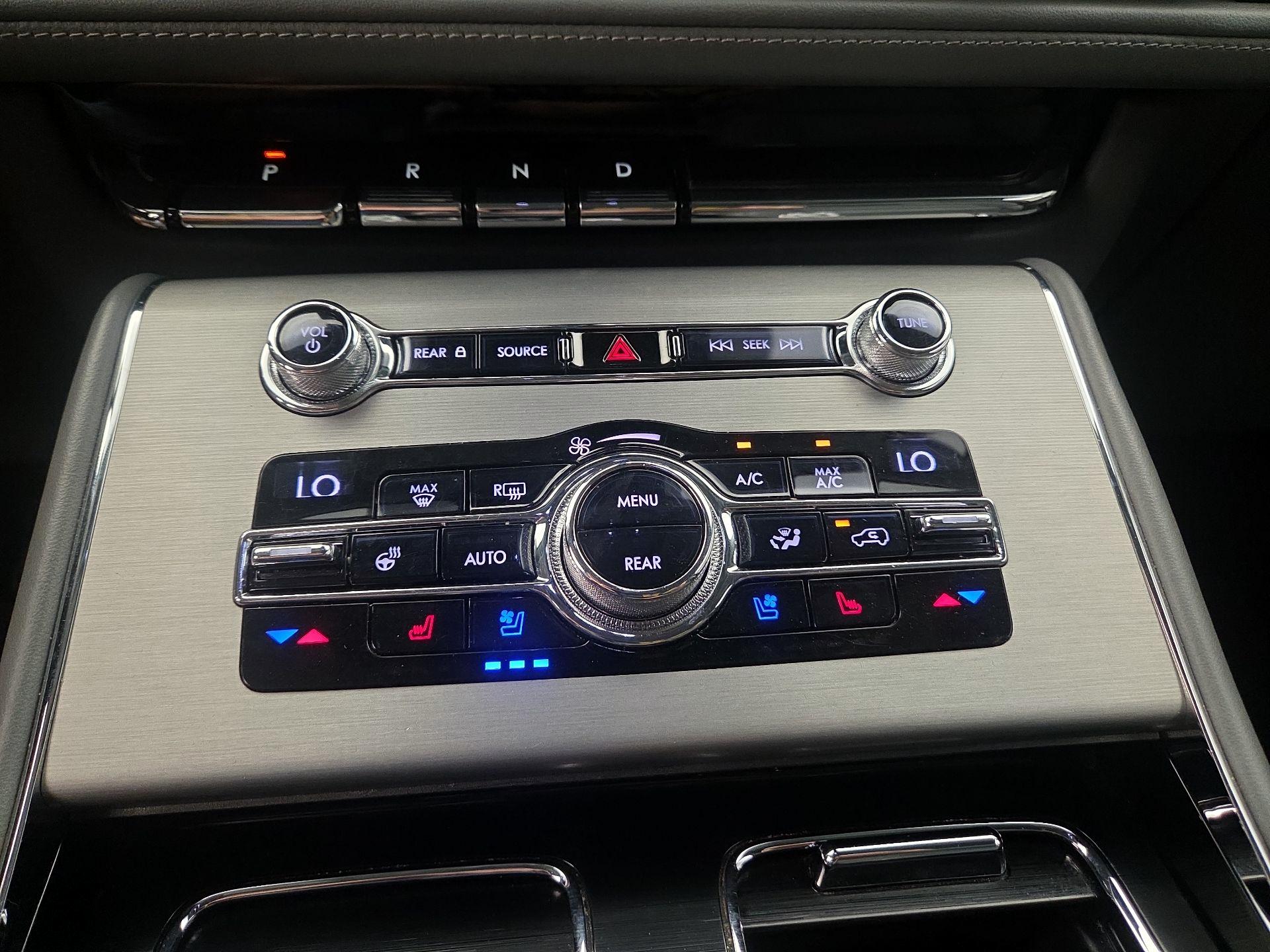 Thumbnail: 2020 Lincoln Aviator - 17