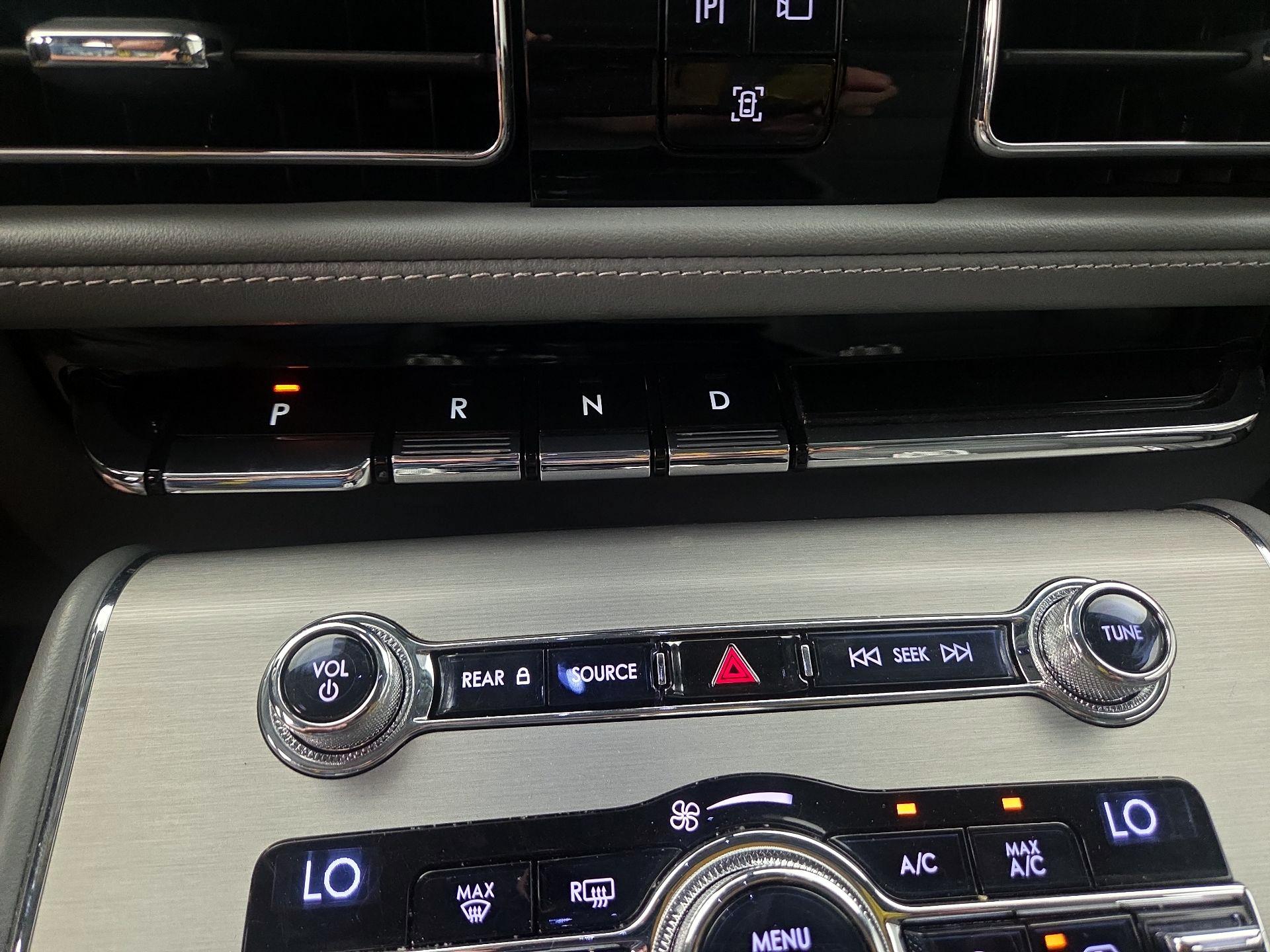 Thumbnail: 2020 Lincoln Aviator - 18