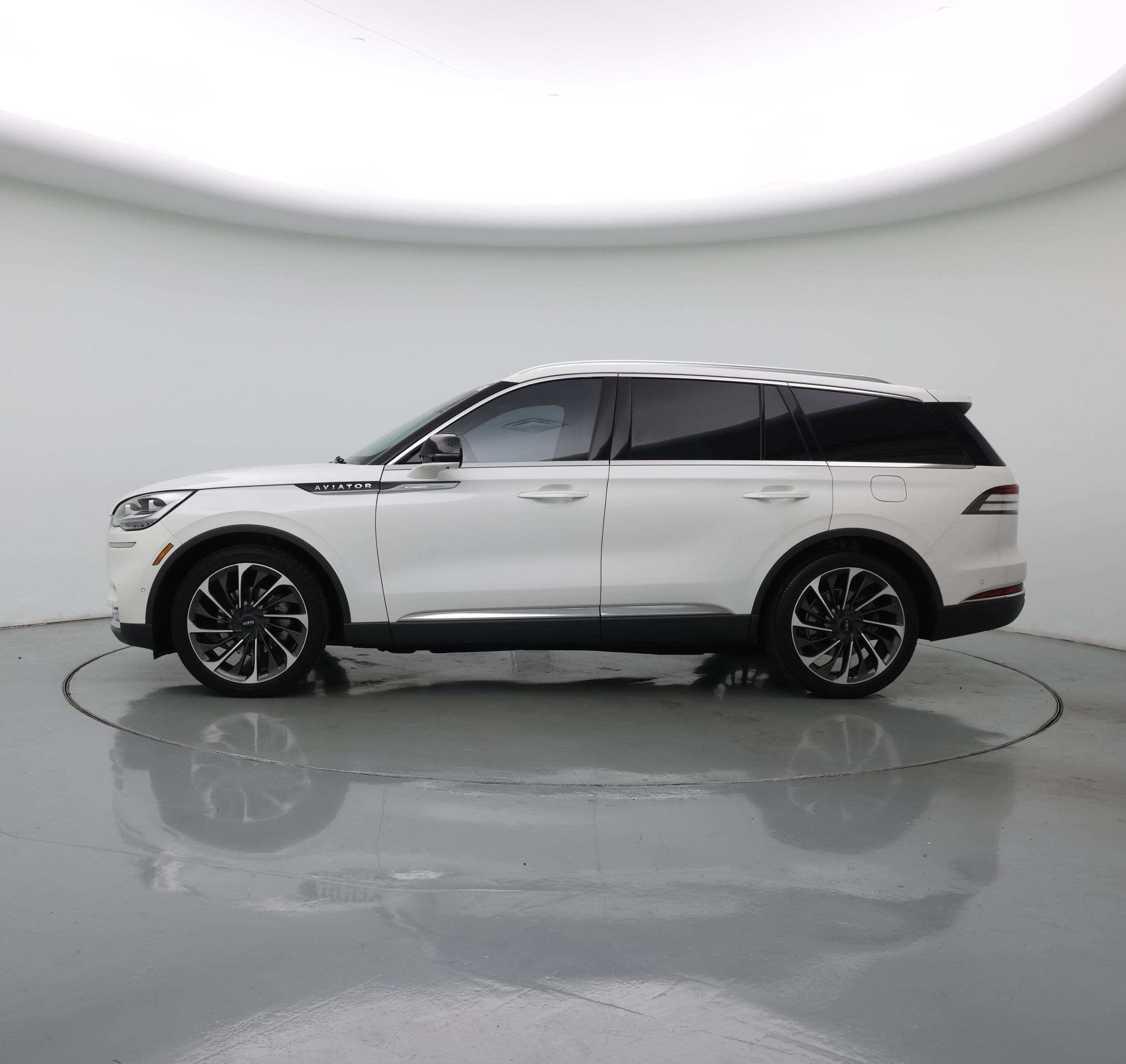 Thumbnail: 2020 Lincoln Aviator - 3