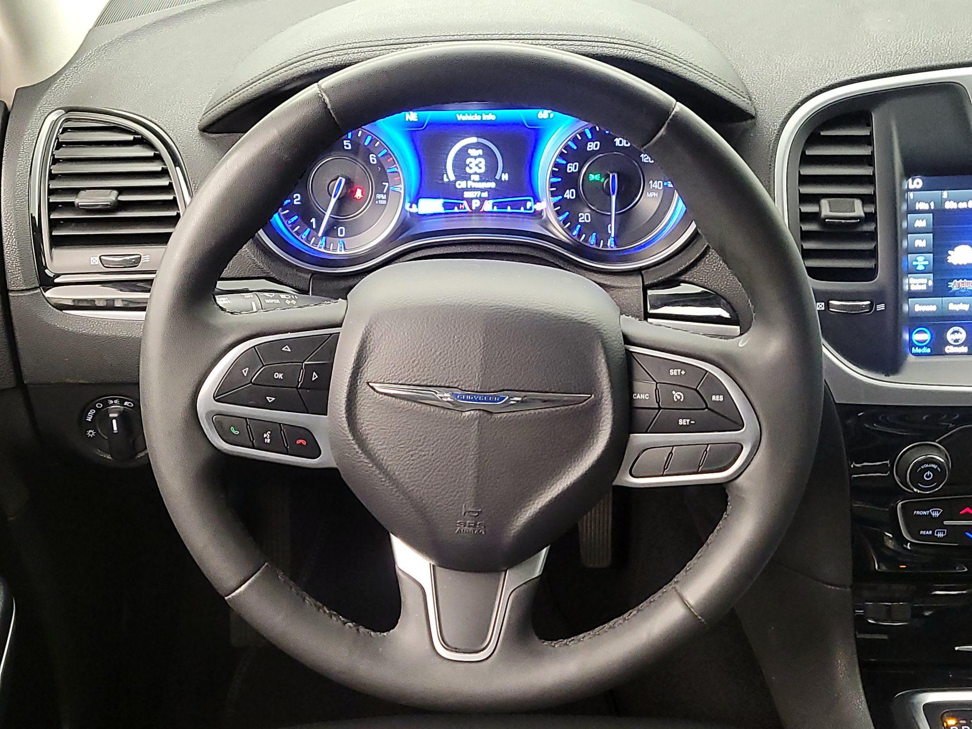 Thumbnail: 2023 Chrysler 300 - 10
