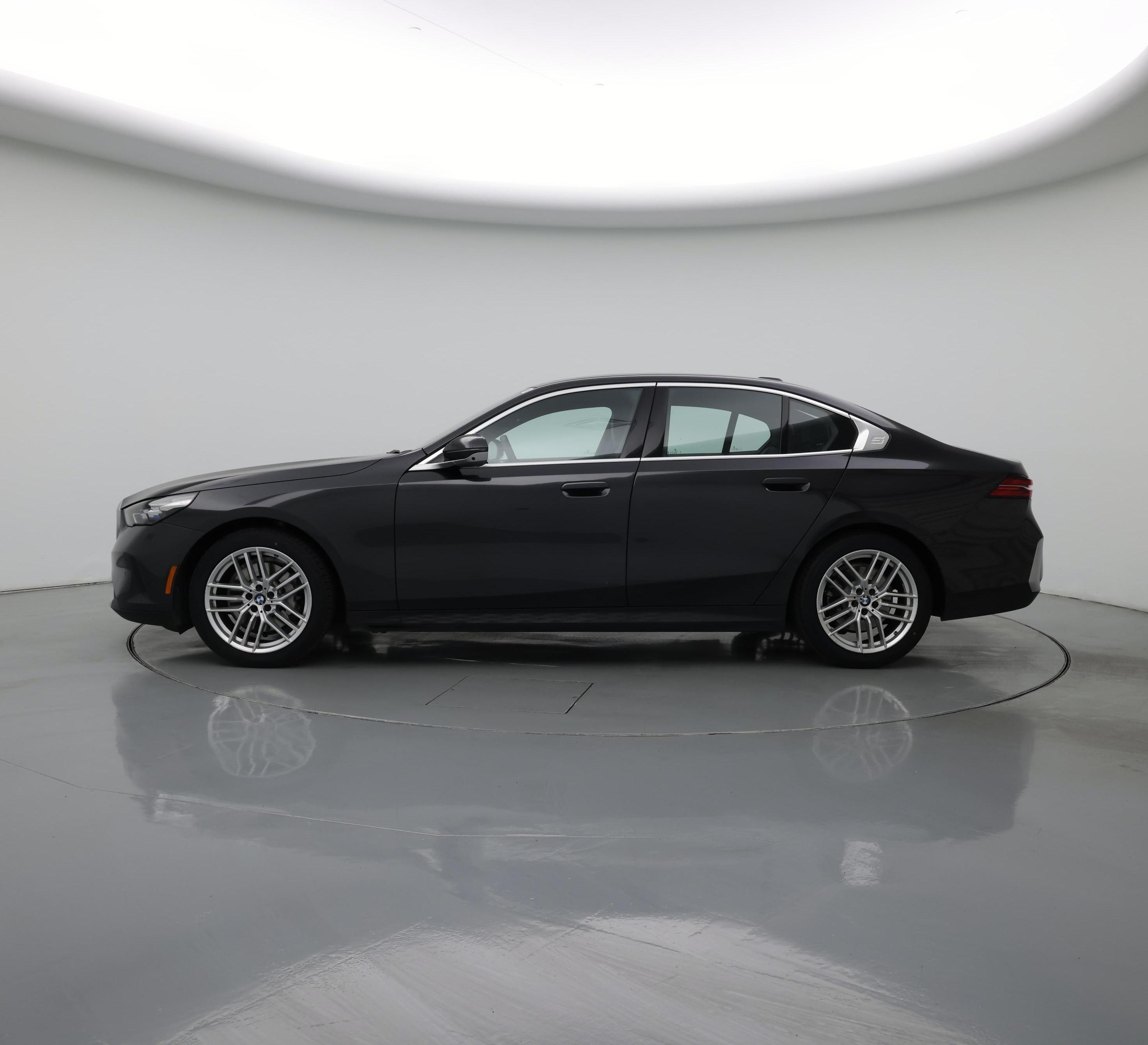 Thumbnail: 2025 BMW 5 Series - 3