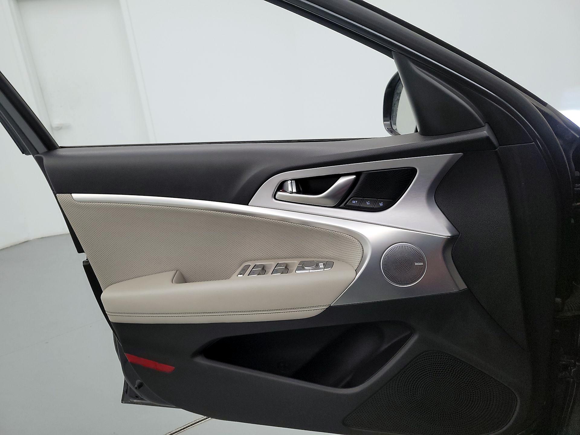 Thumbnail: 2020 Genesis G70 - 12