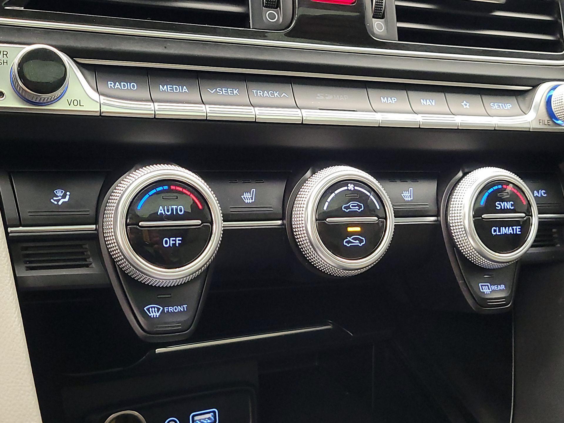 Thumbnail: 2020 Genesis G70 - 17