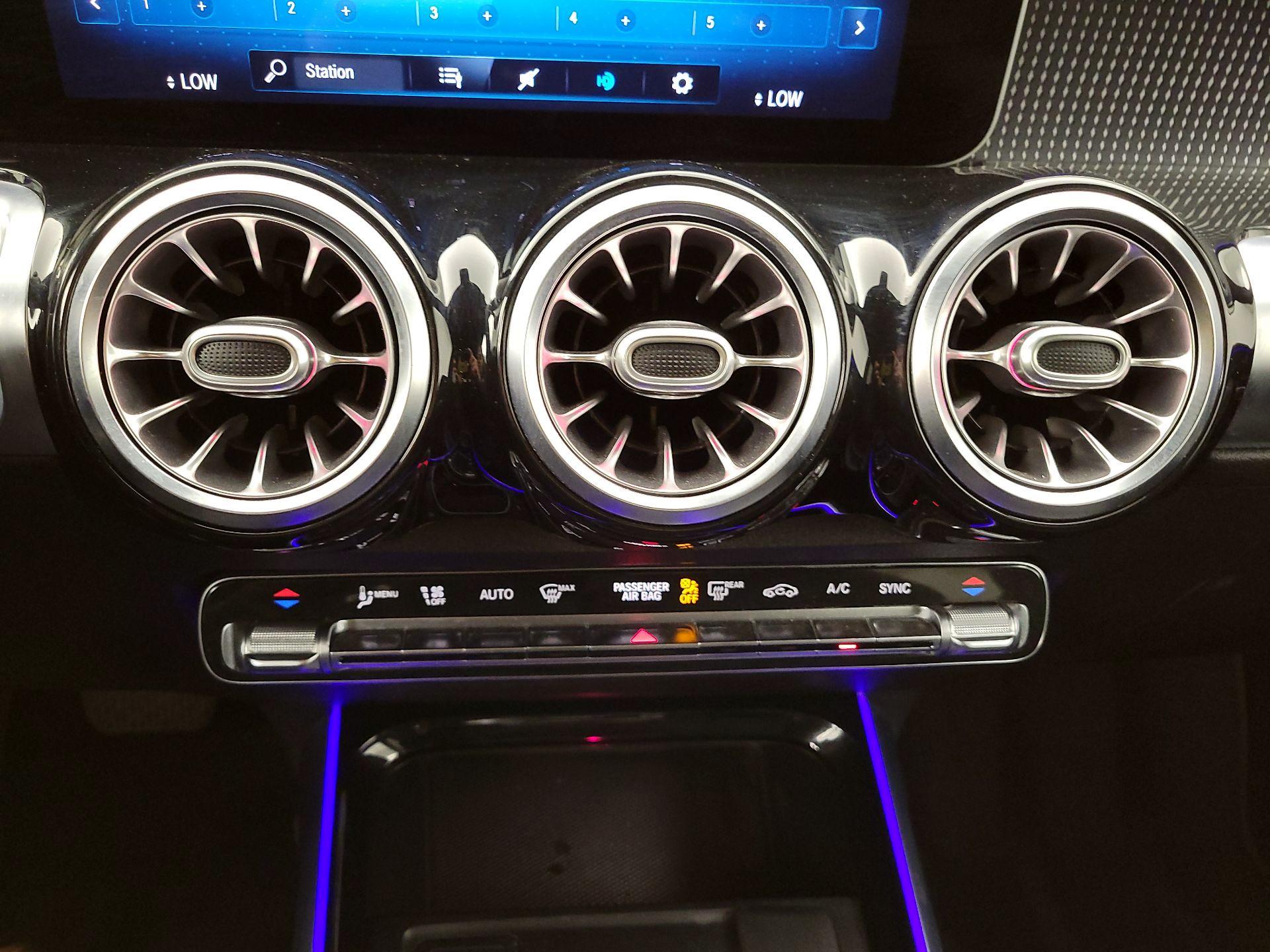 Thumbnail: 2021 Mercedes-Benz GLB - 16