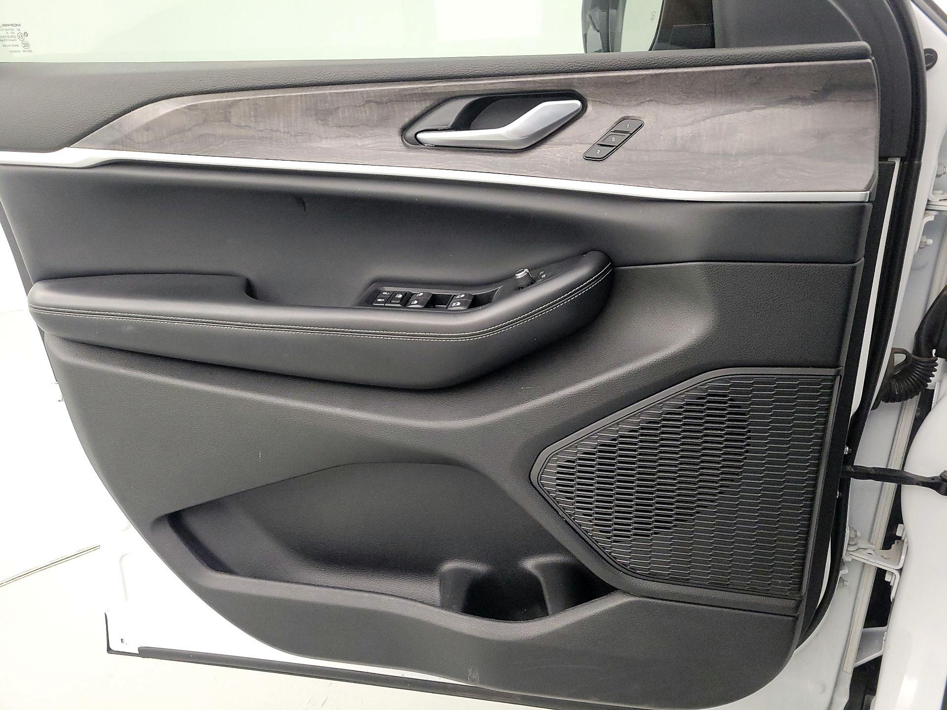 Thumbnail: 2023 Jeep Grand Cherokee L - 12