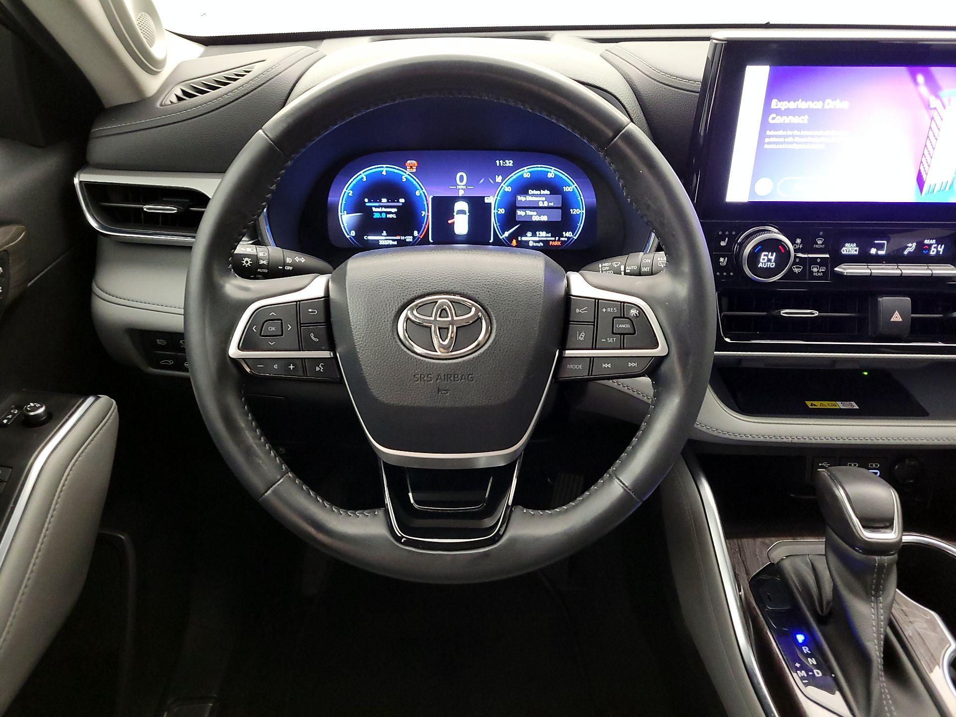 Thumbnail: 2023 Toyota Highlander - 10