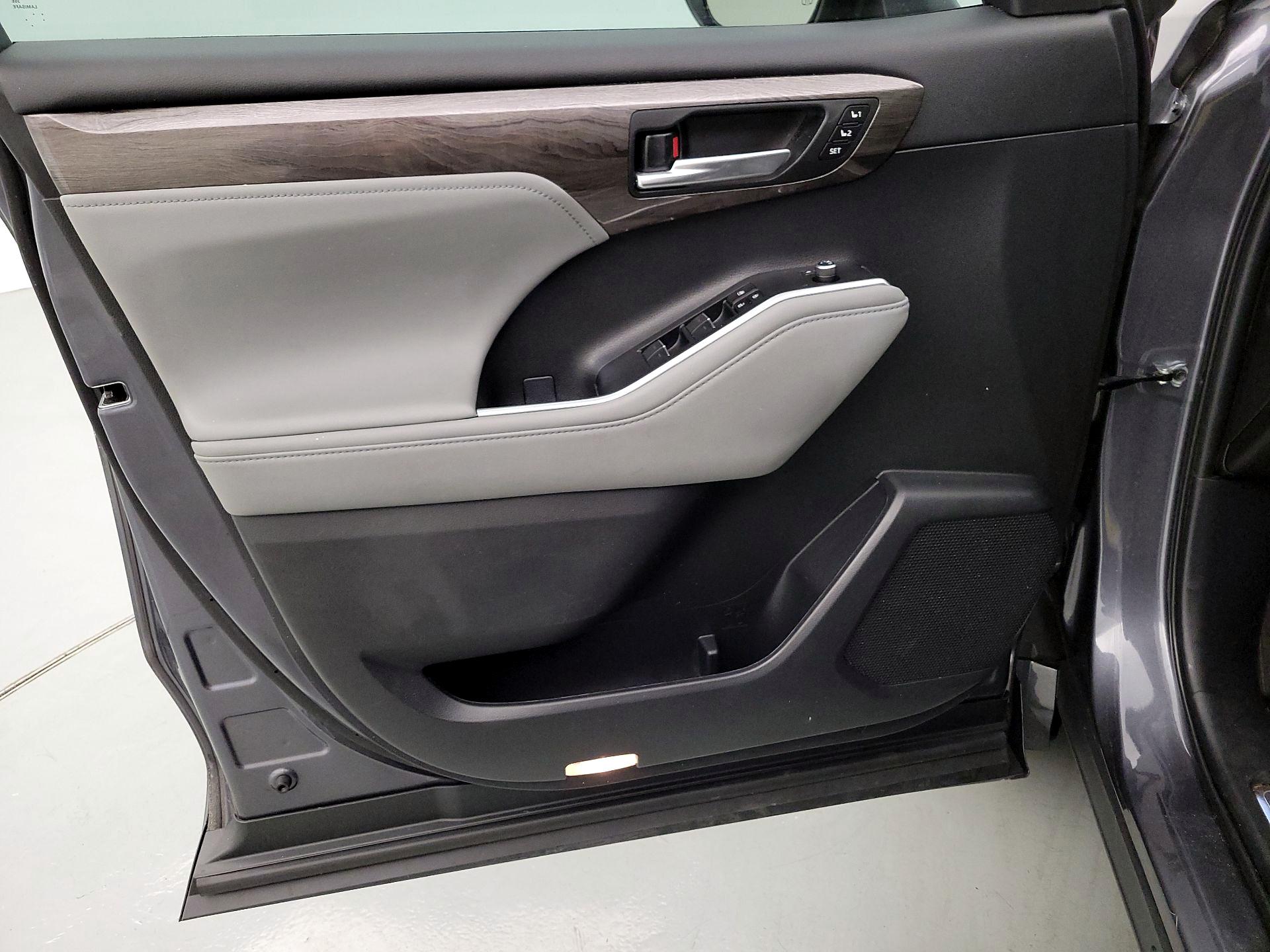 Thumbnail: 2023 Toyota Highlander - 12