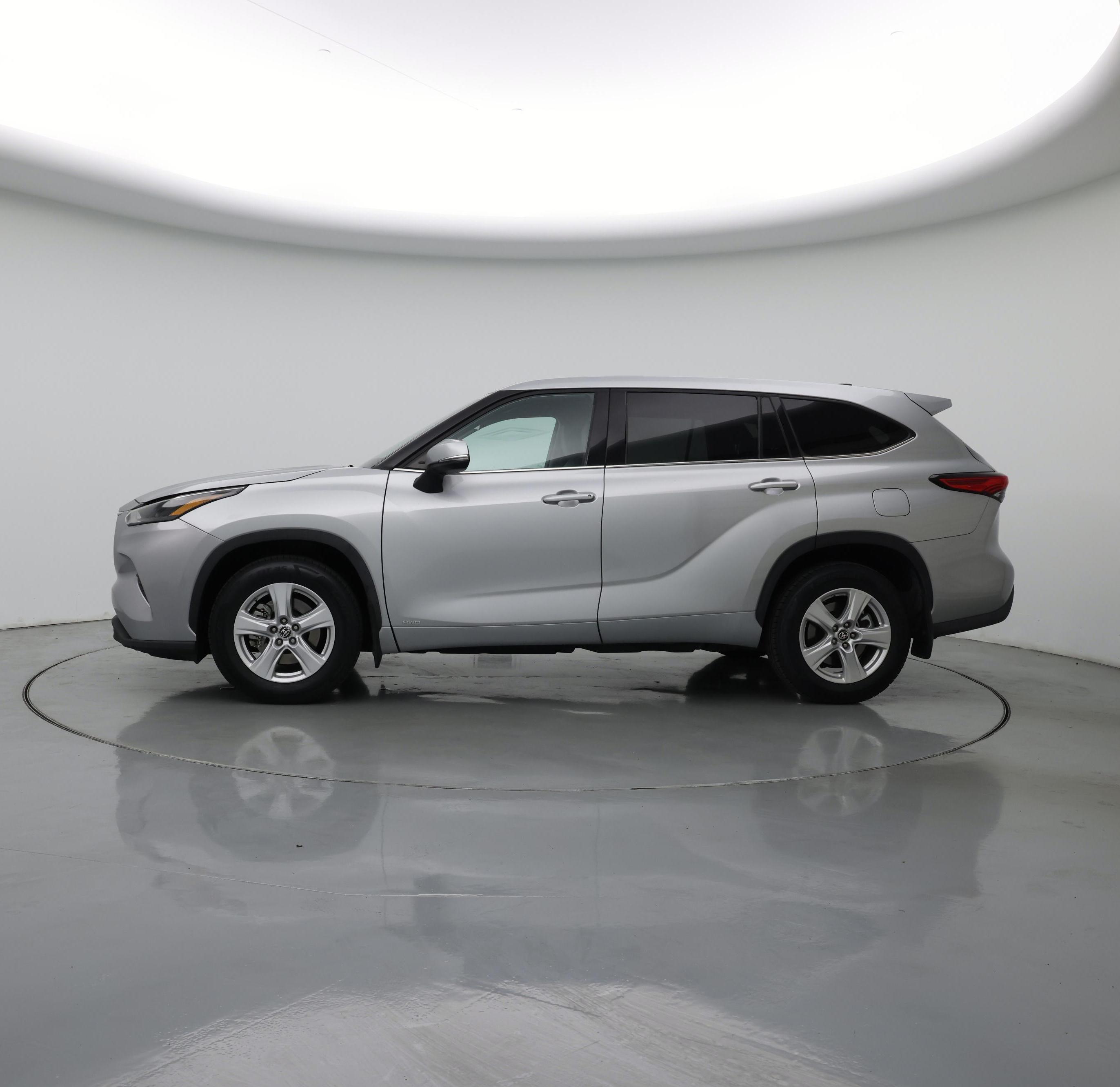 Thumbnail: 2022 Toyota Highlander - 3
