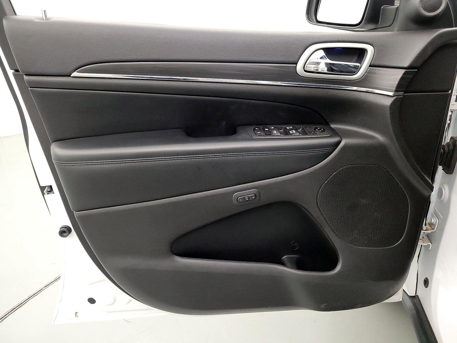 Thumbnail: 2021 Jeep Grand Cherokee - 12