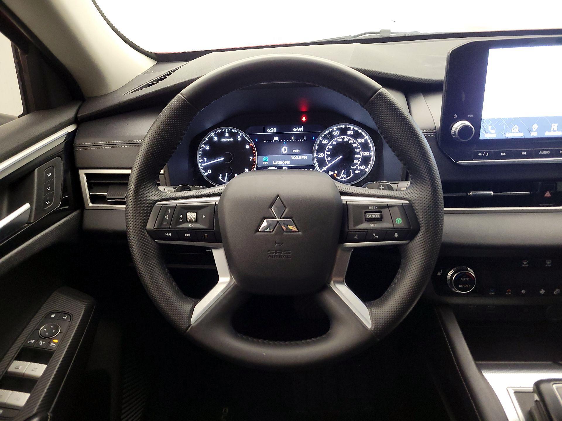 Thumbnail: 2022 Mitsubishi Outlander - 10