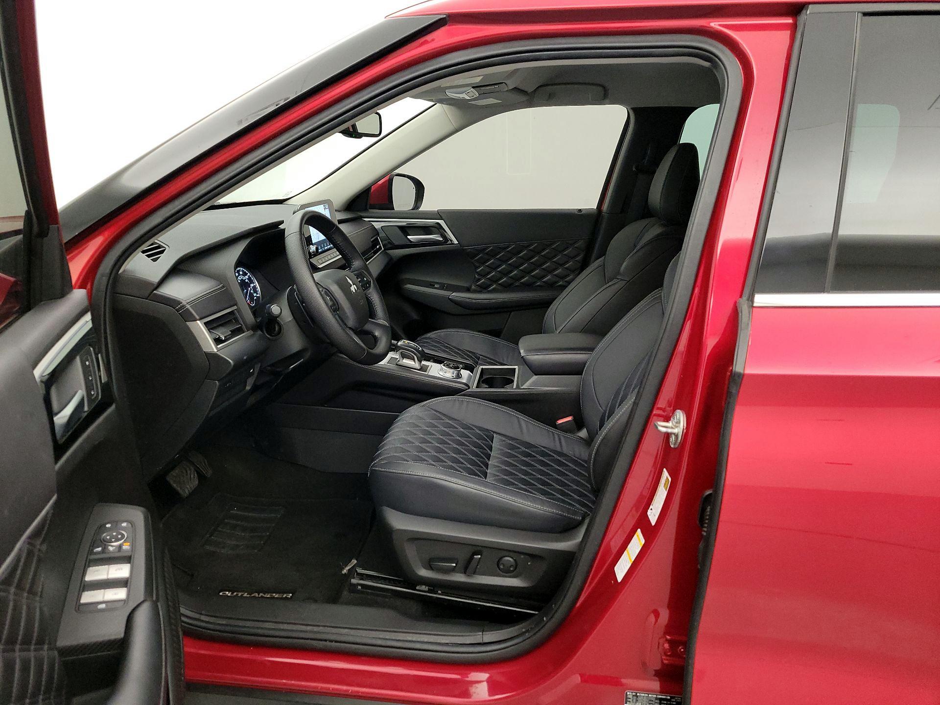 Thumbnail: 2022 Mitsubishi Outlander - 11