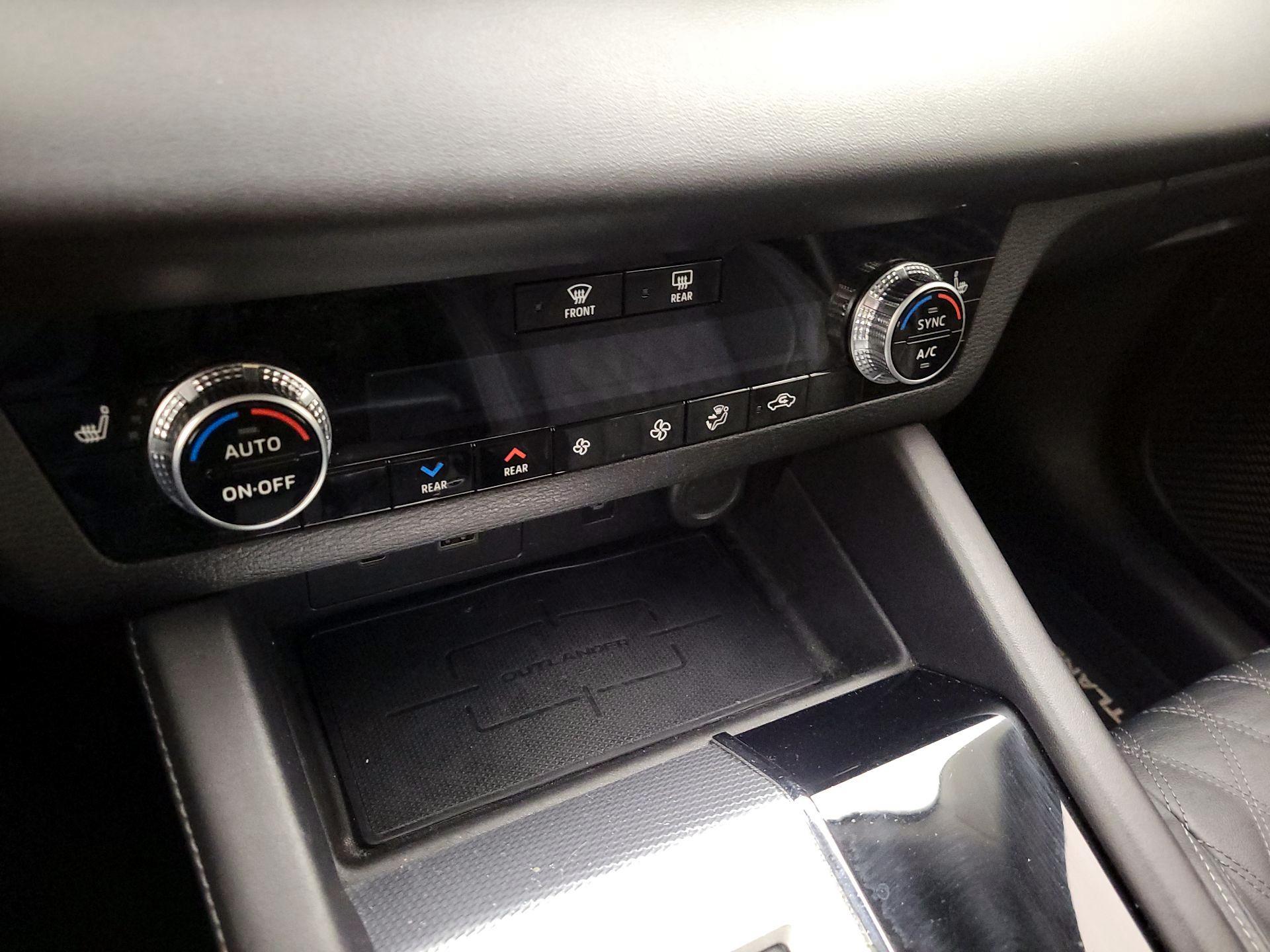 Thumbnail: 2022 Mitsubishi Outlander - 17