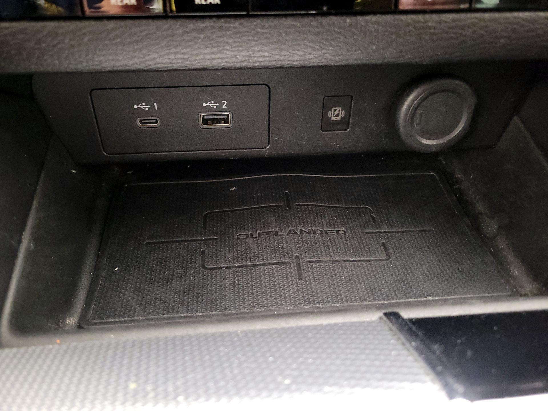 Thumbnail: 2022 Mitsubishi Outlander - 19