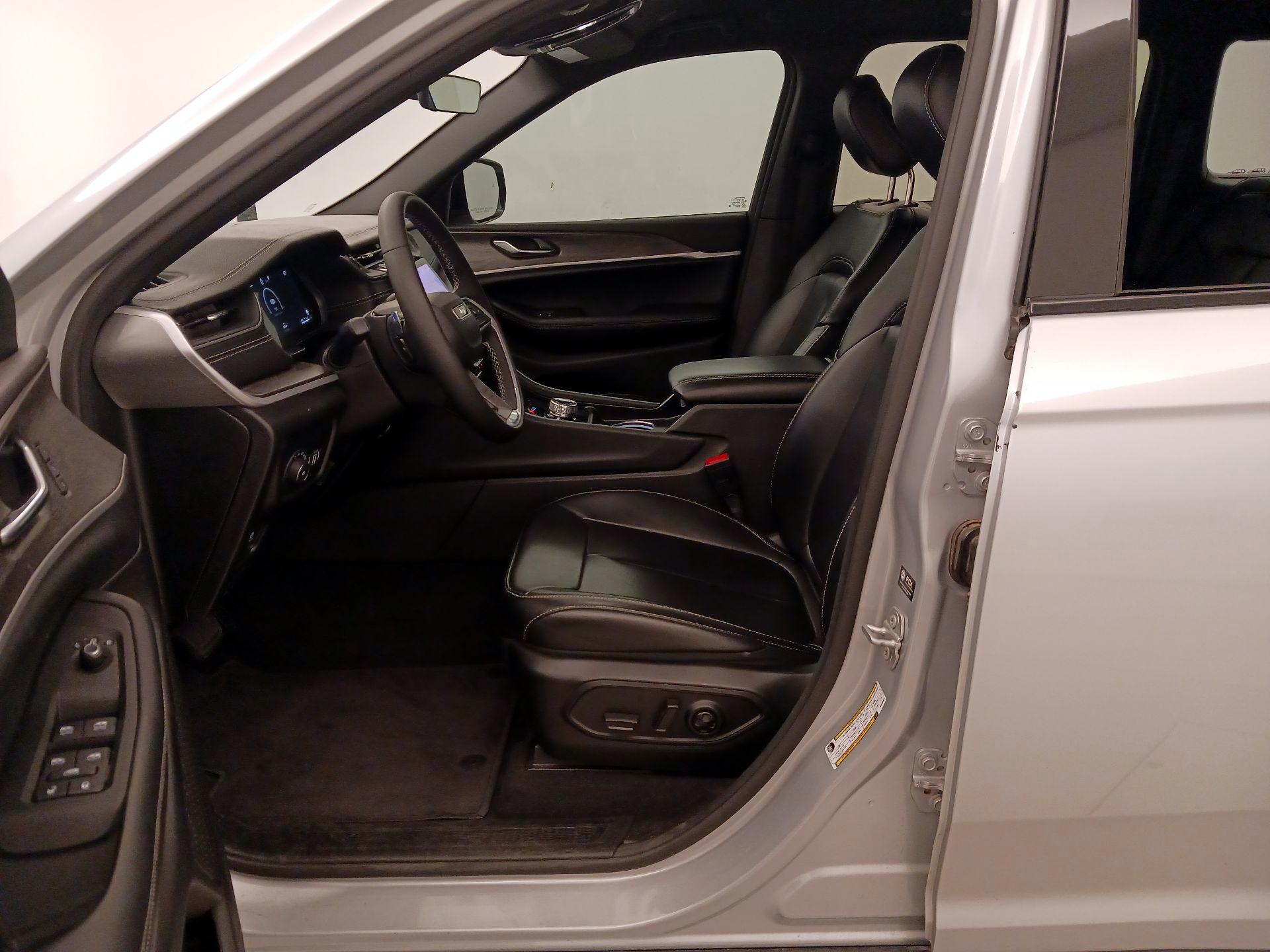 Thumbnail: 2025 Jeep Grand Cherokee - 11