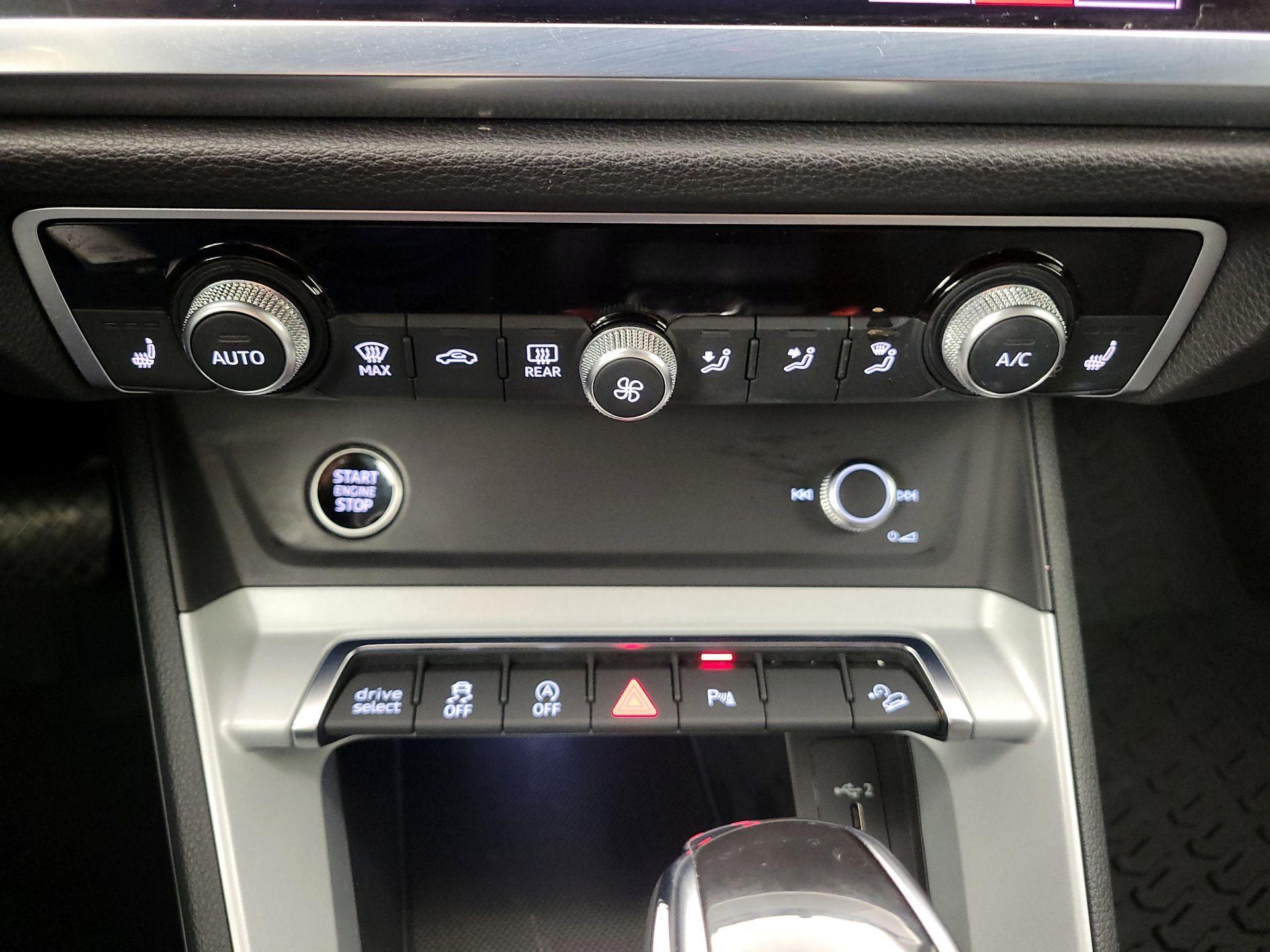 Thumbnail: 2021 Audi Q3 - 16