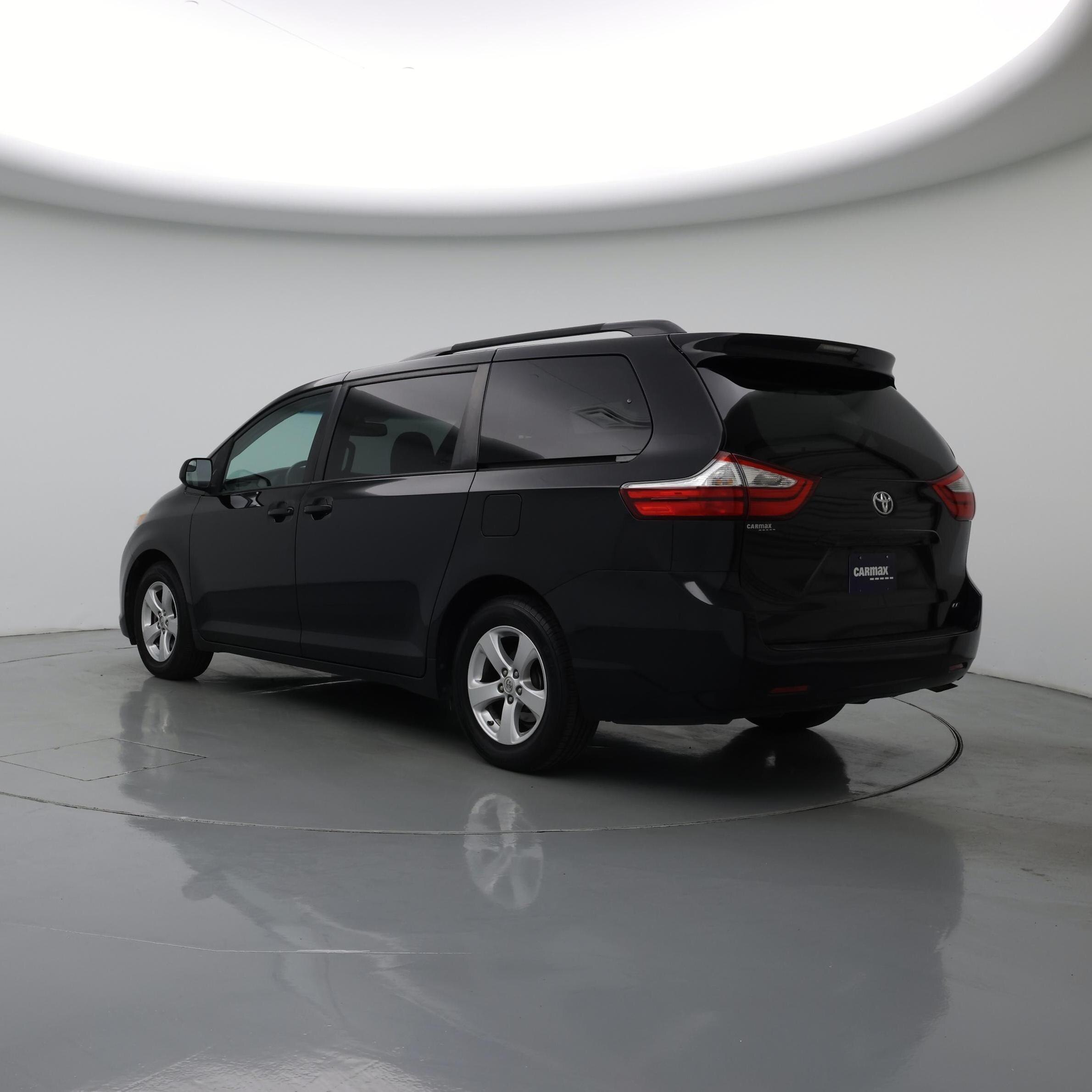 Thumbnail: 2017 Toyota Sienna - 2