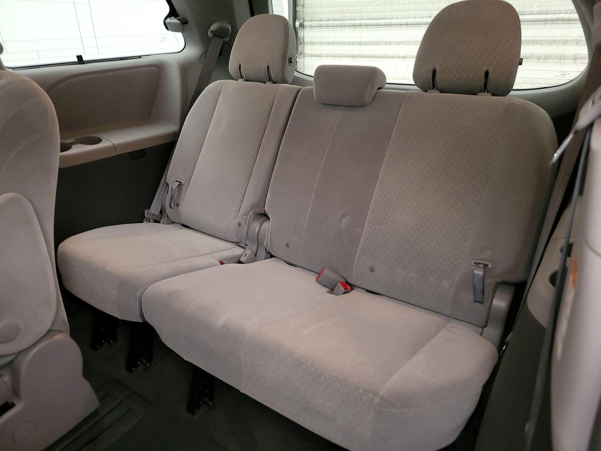 Thumbnail: 2017 Toyota Sienna - 20