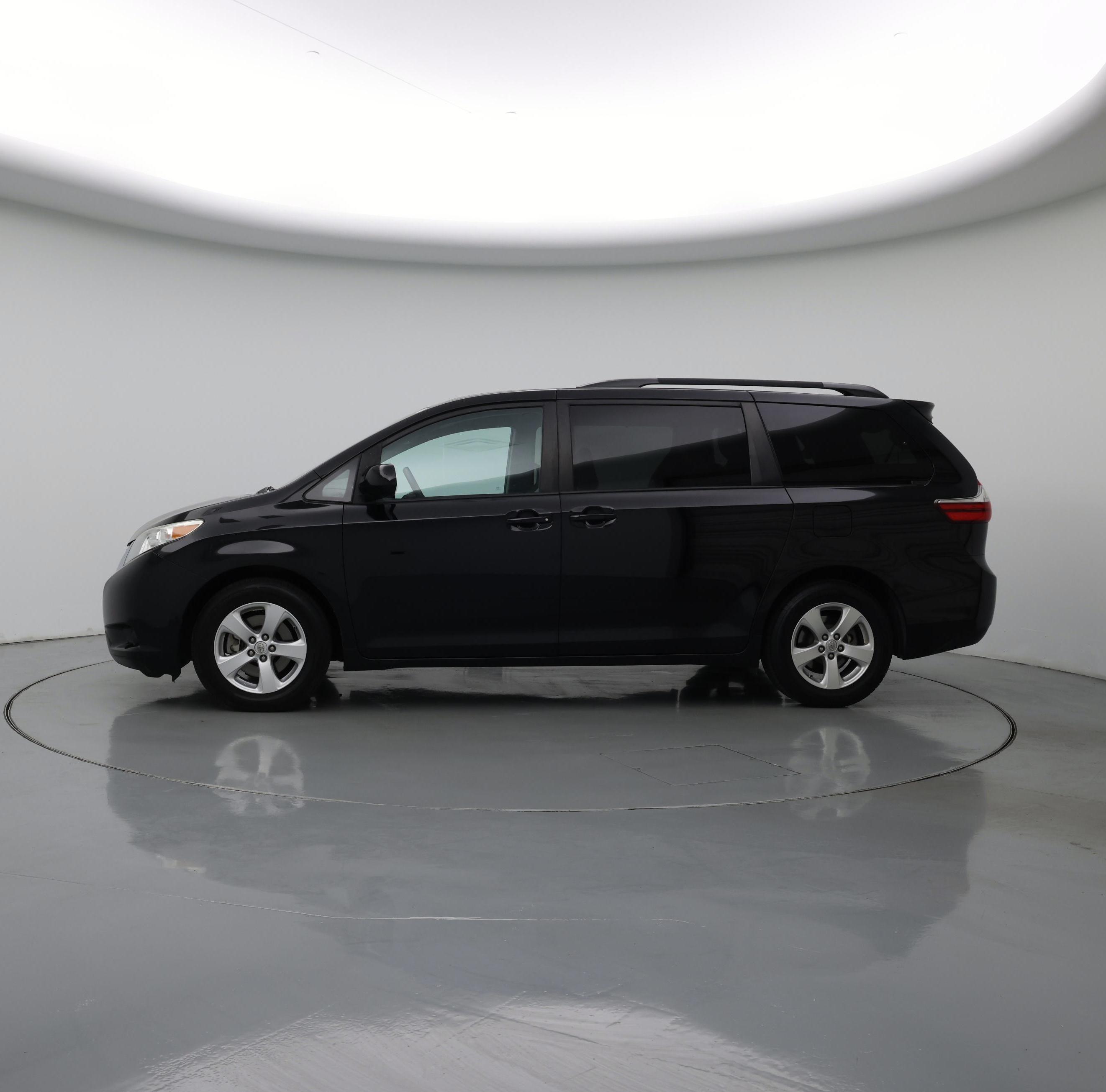 Thumbnail: 2017 Toyota Sienna - 3