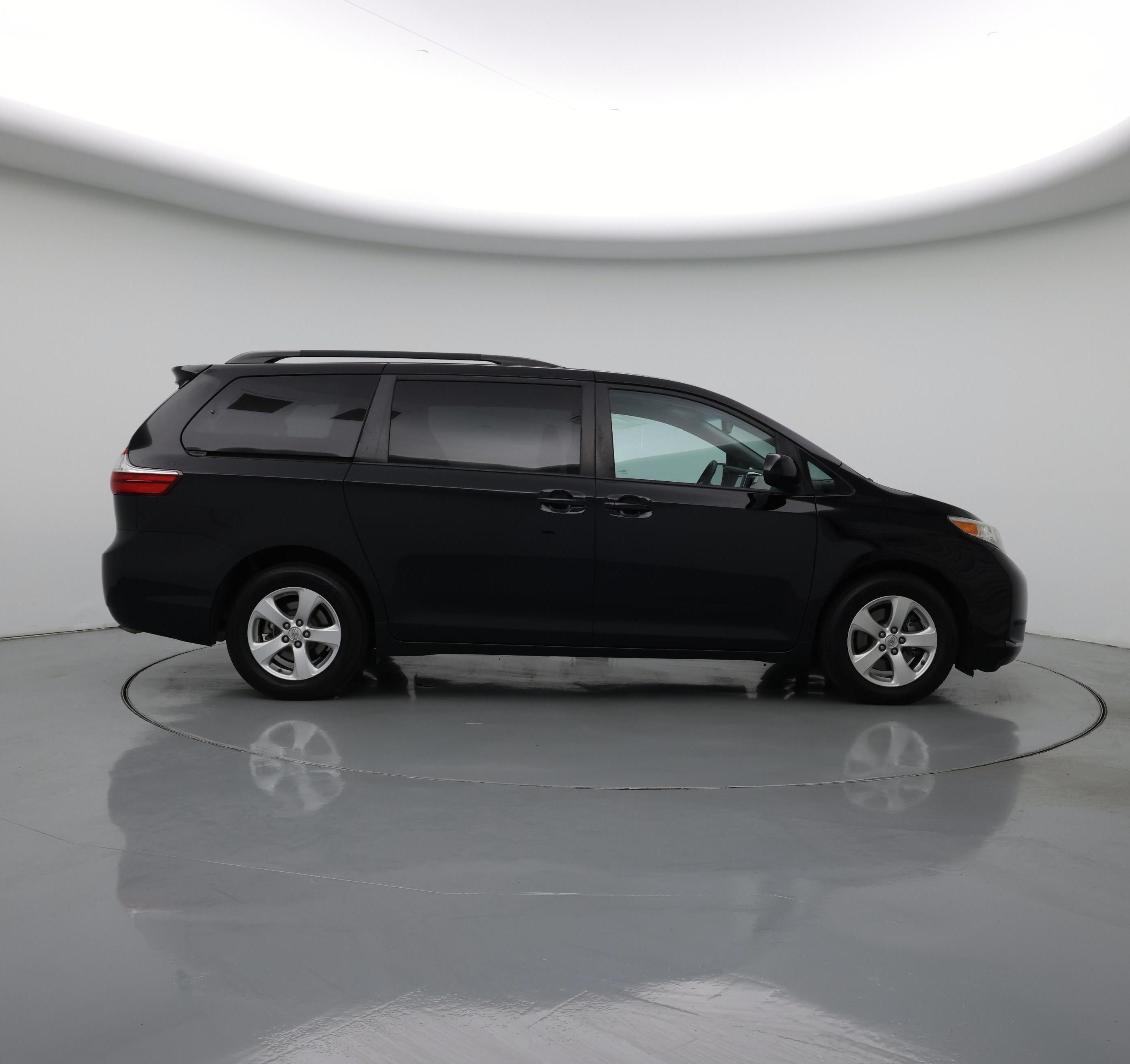 Thumbnail: 2017 Toyota Sienna - 7
