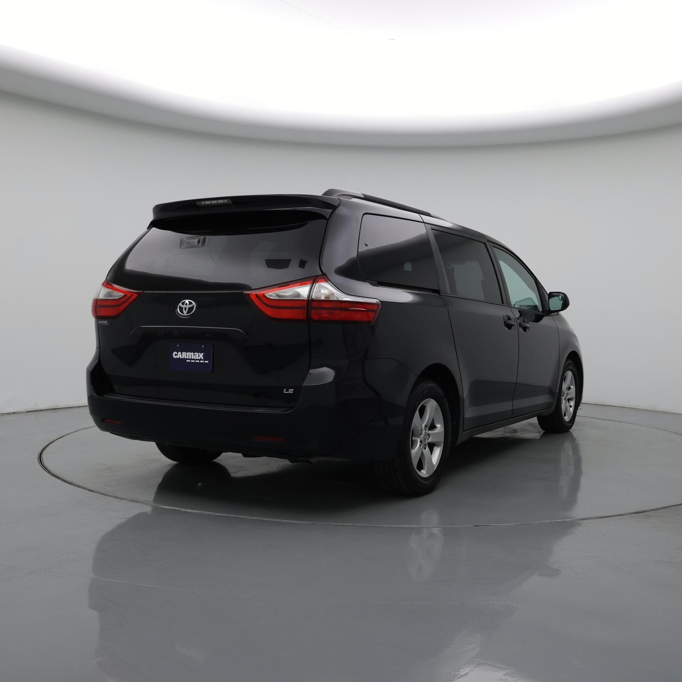 Thumbnail: 2017 Toyota Sienna - 8