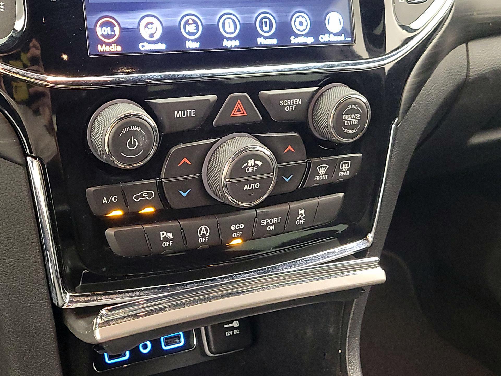 Thumbnail: 2020 Jeep Grand Cherokee - 17