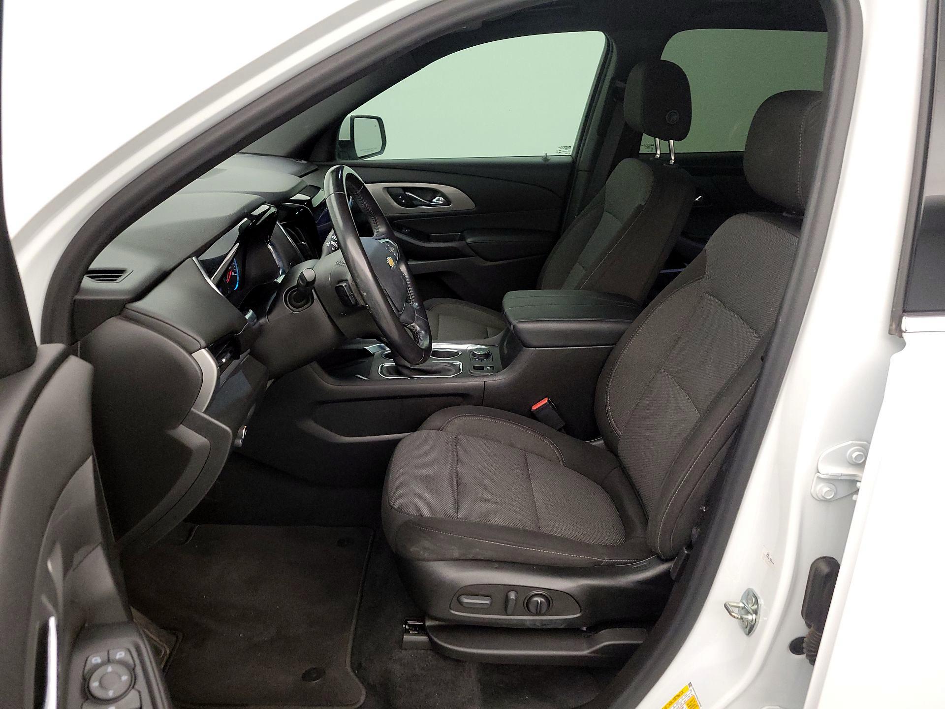 Thumbnail: 2022 Chevrolet Traverse - 11