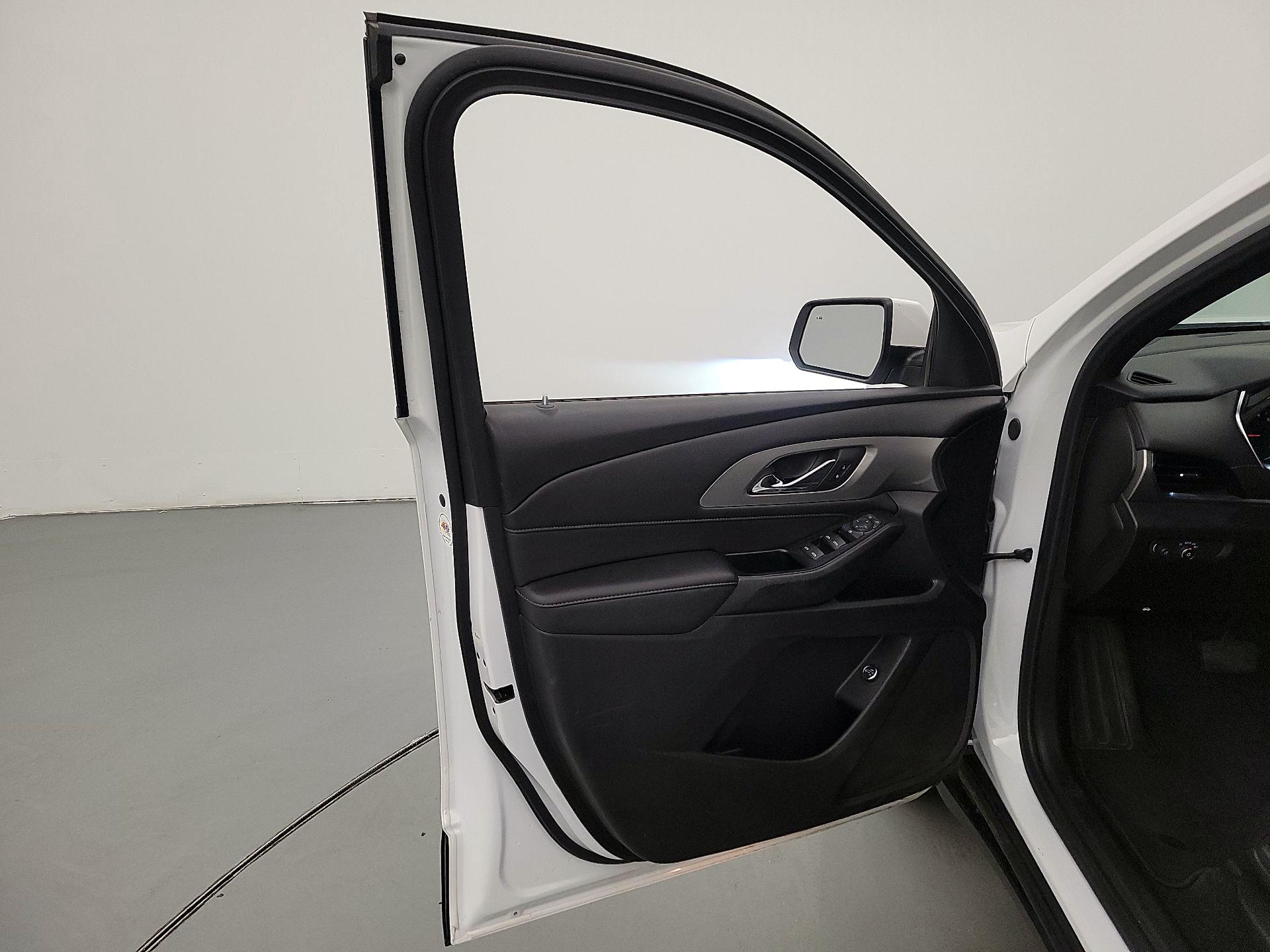 Thumbnail: 2022 Chevrolet Traverse - 12