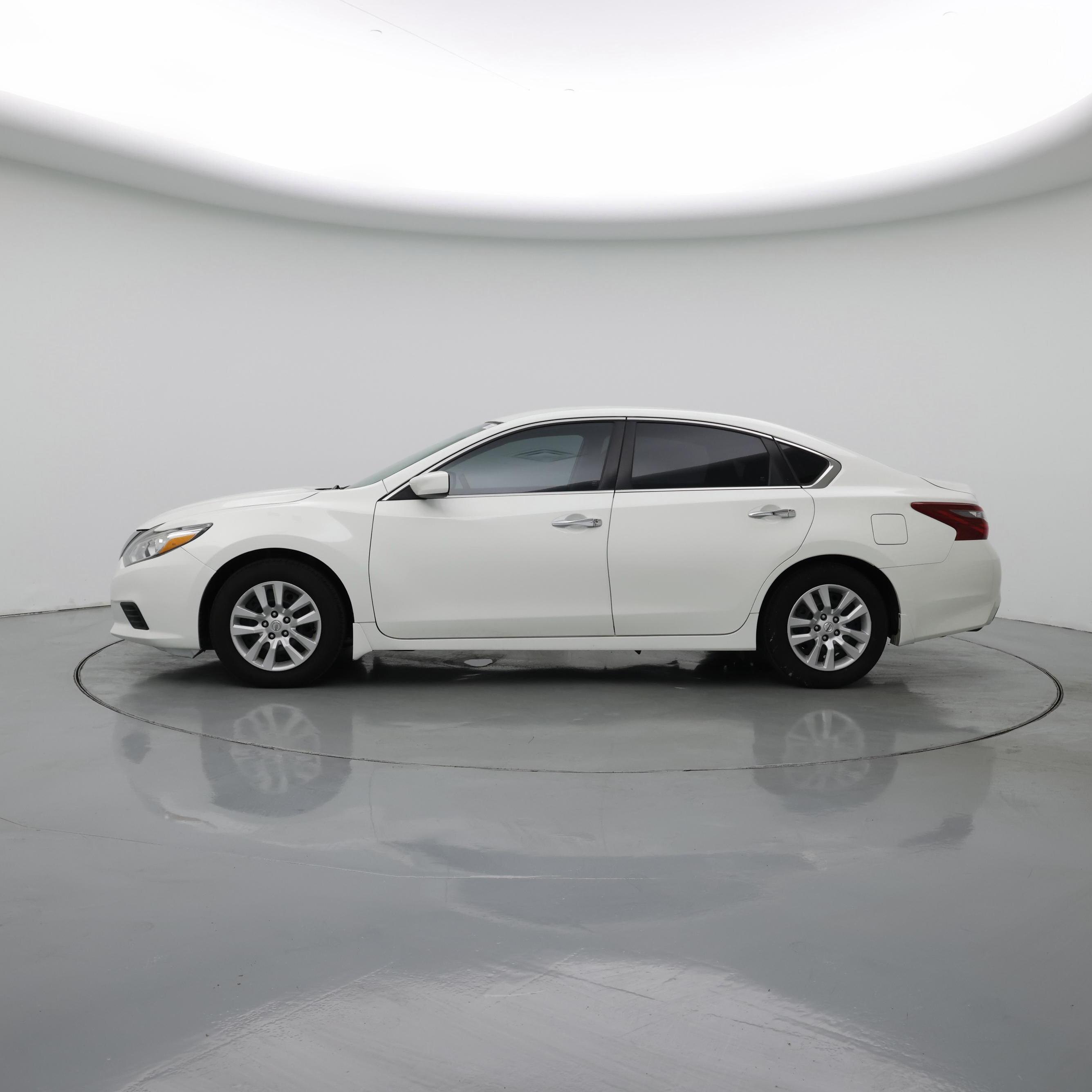 Thumbnail: 2018 Nissan Altima - 3