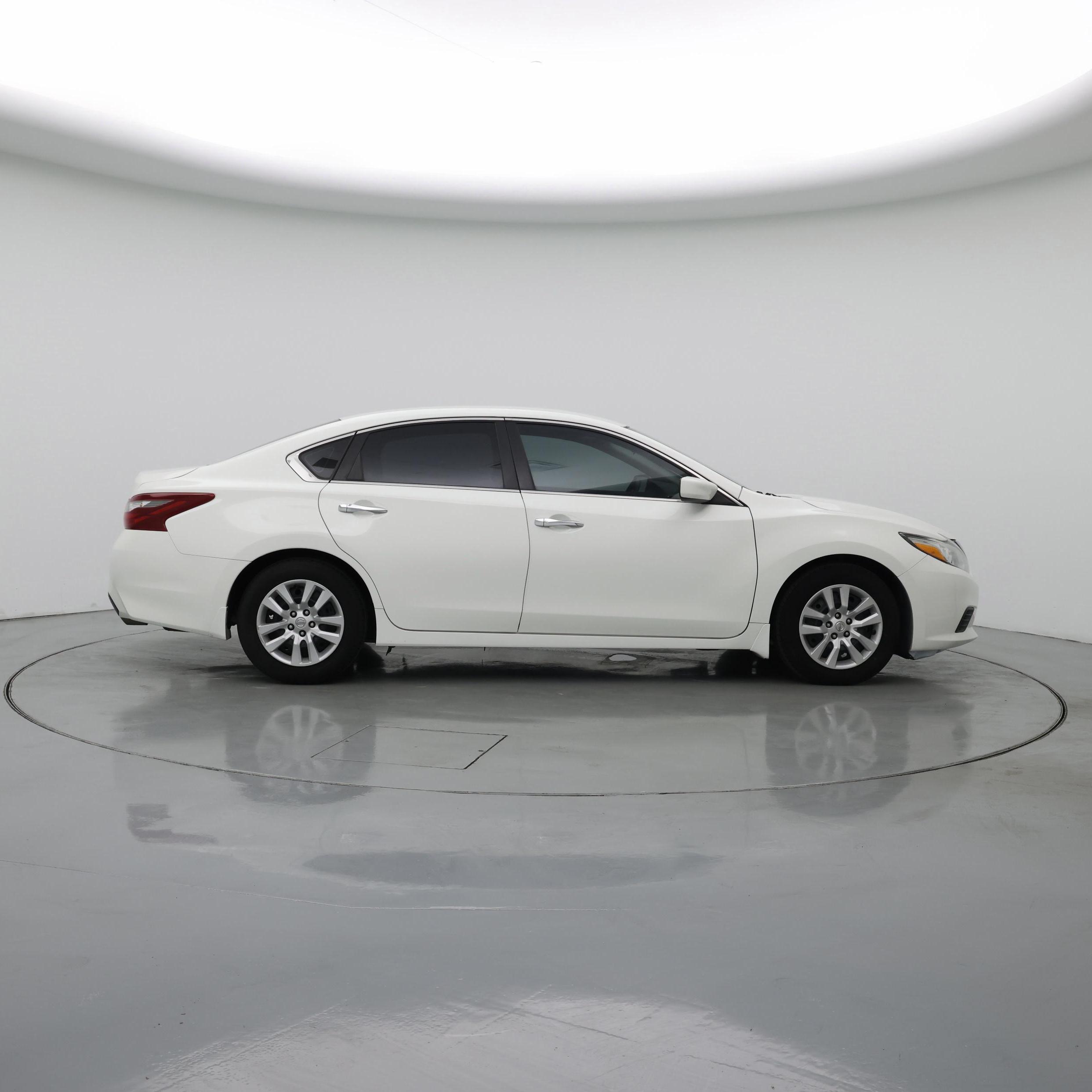 Thumbnail: 2018 Nissan Altima - 7