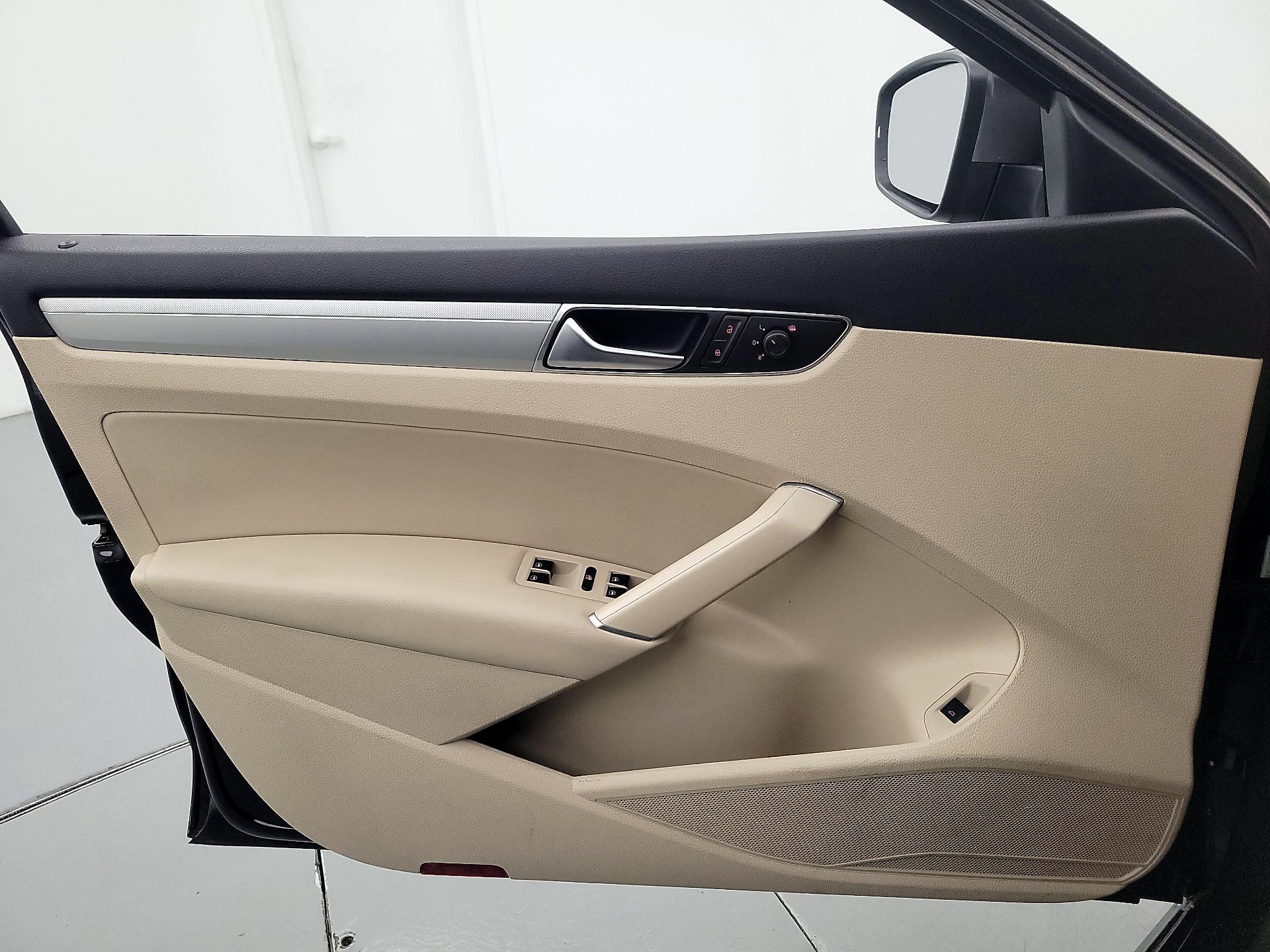 Thumbnail: 2019 Volkswagen Passat - 12