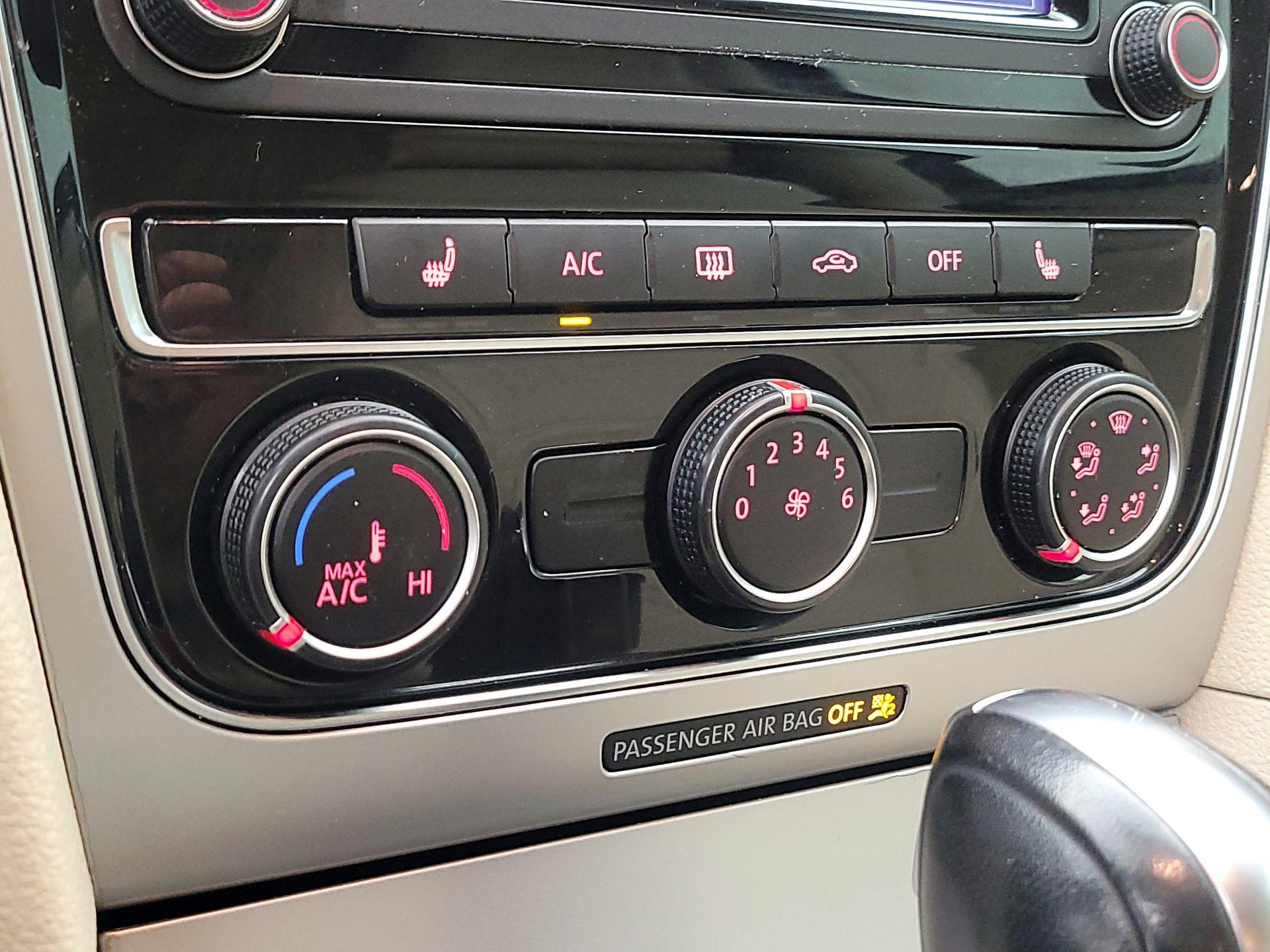 Thumbnail: 2019 Volkswagen Passat - 16