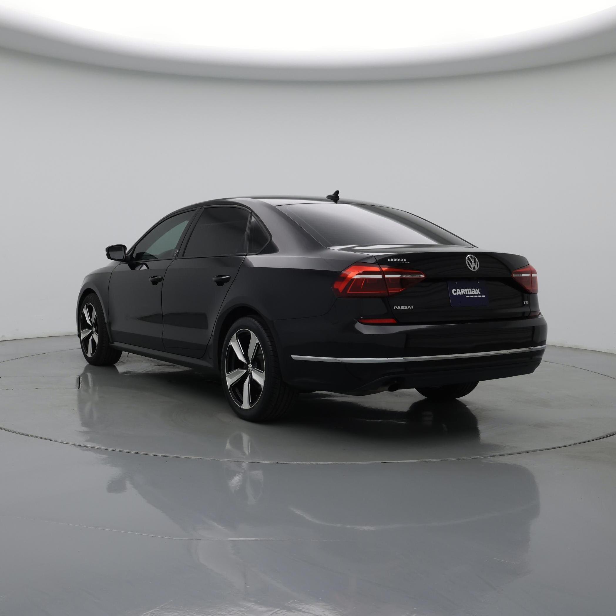 Thumbnail: 2019 Volkswagen Passat - 2