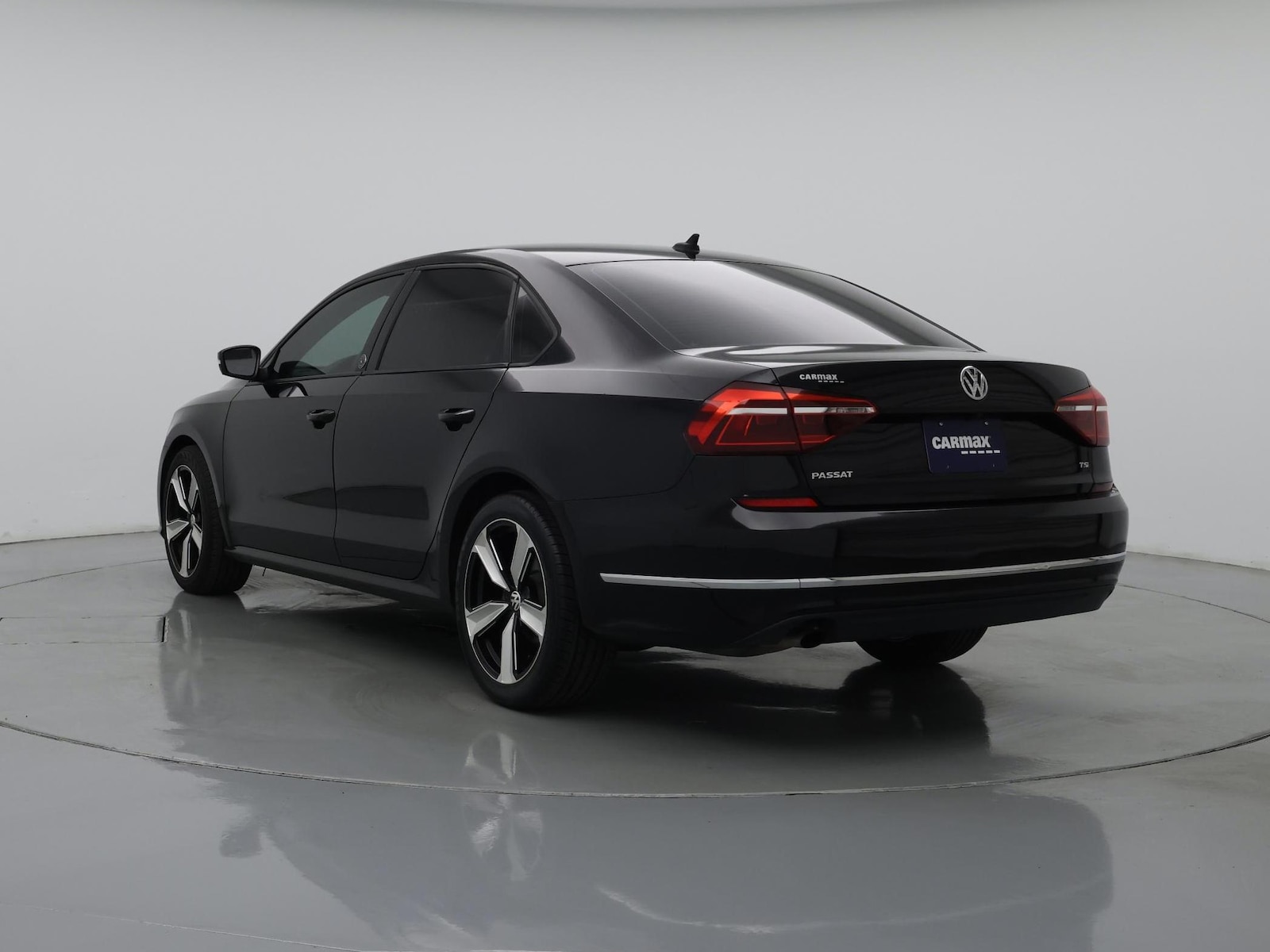 2019 Volkswagen Passat Wolfsburg Edition - Photo 3