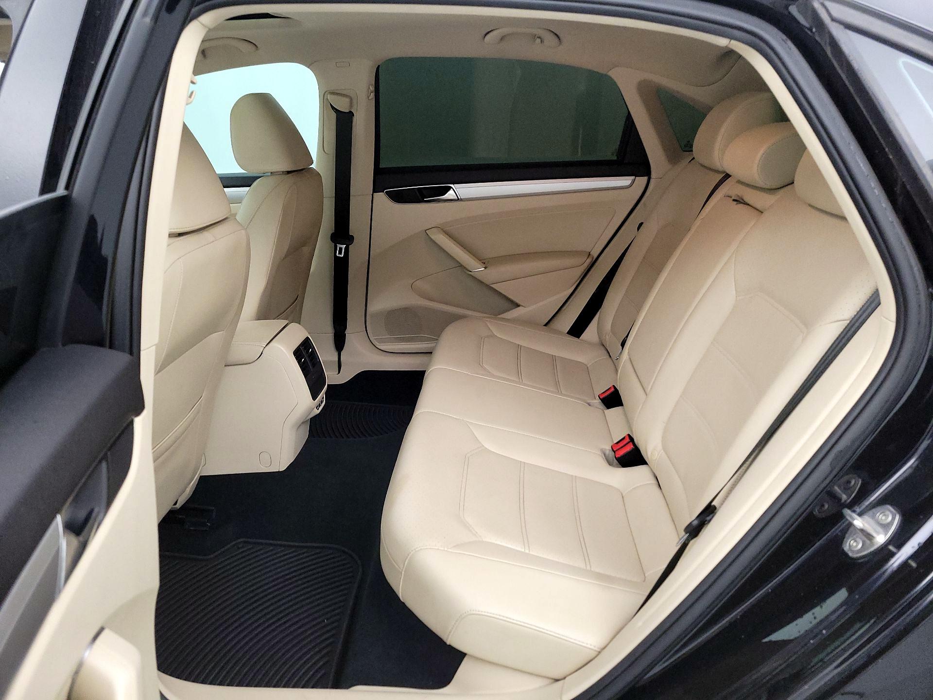 Thumbnail: 2019 Volkswagen Passat - 20