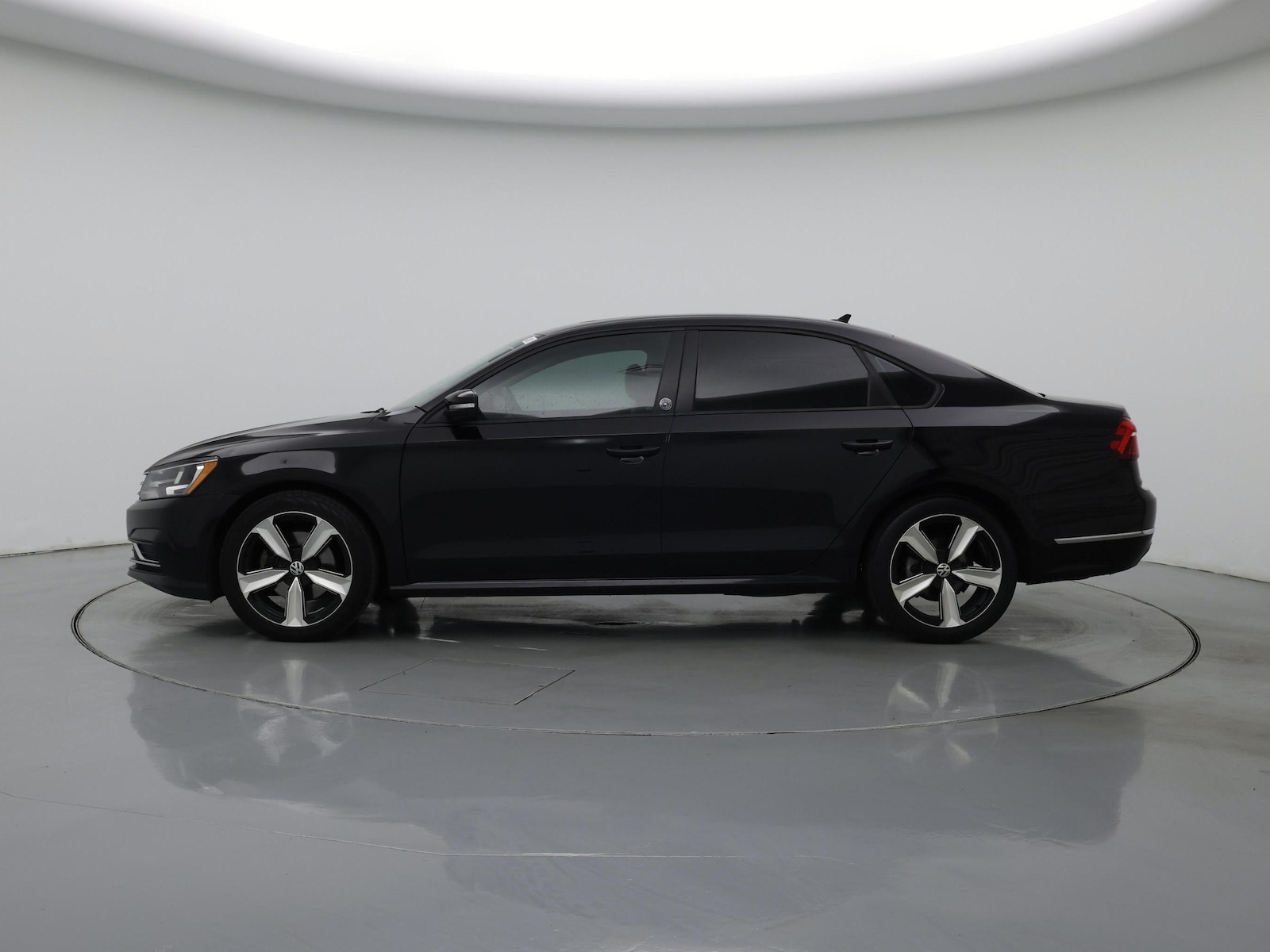 2019 Volkswagen Passat Wolfsburg Edition - Photo 4