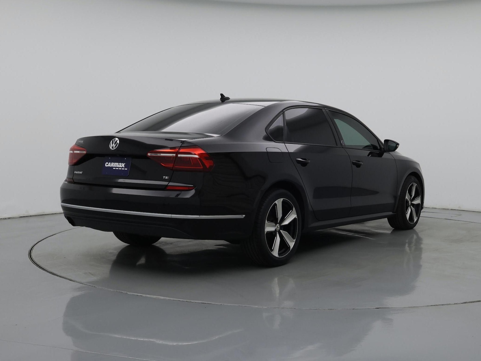 2019 Volkswagen Passat Wolfsburg Edition - Photo 9