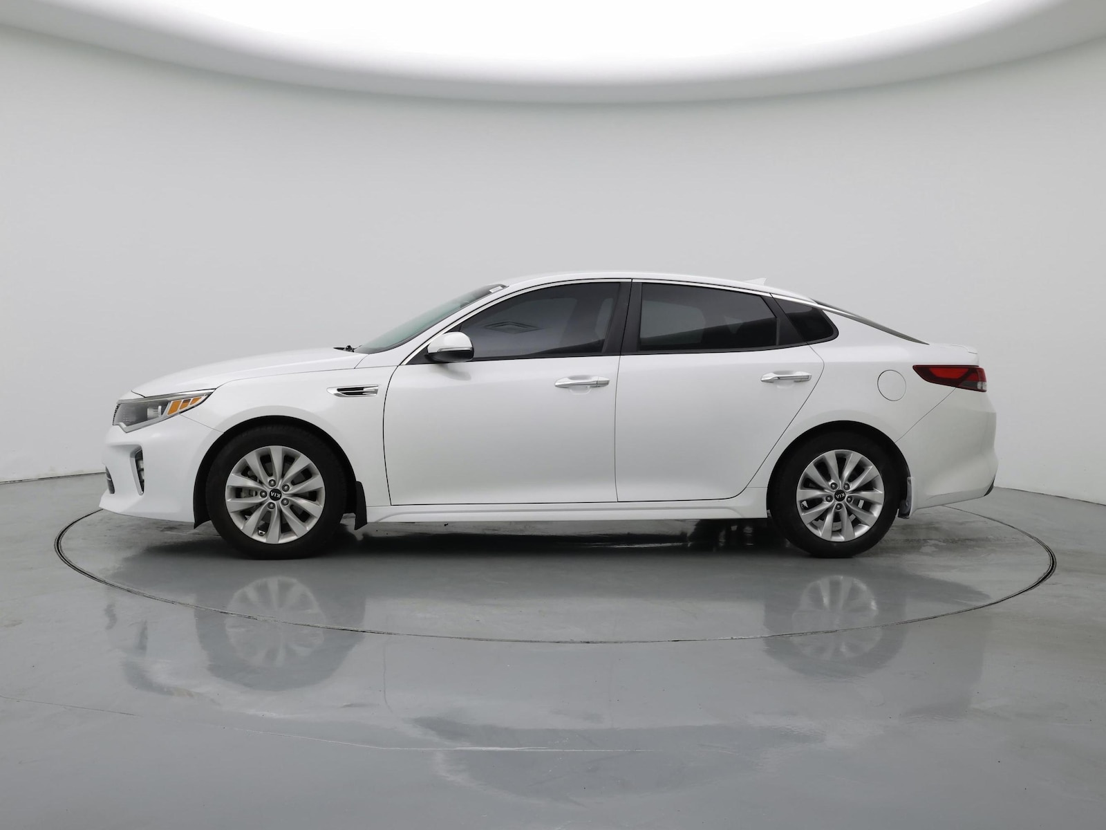 2018 Kia Optima S - Photo 4