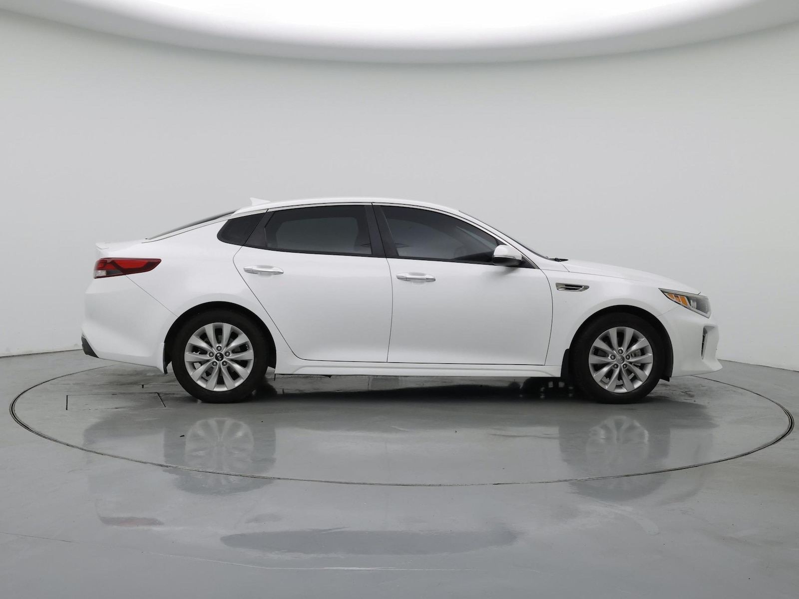 2018 Kia Optima S - Photo 8