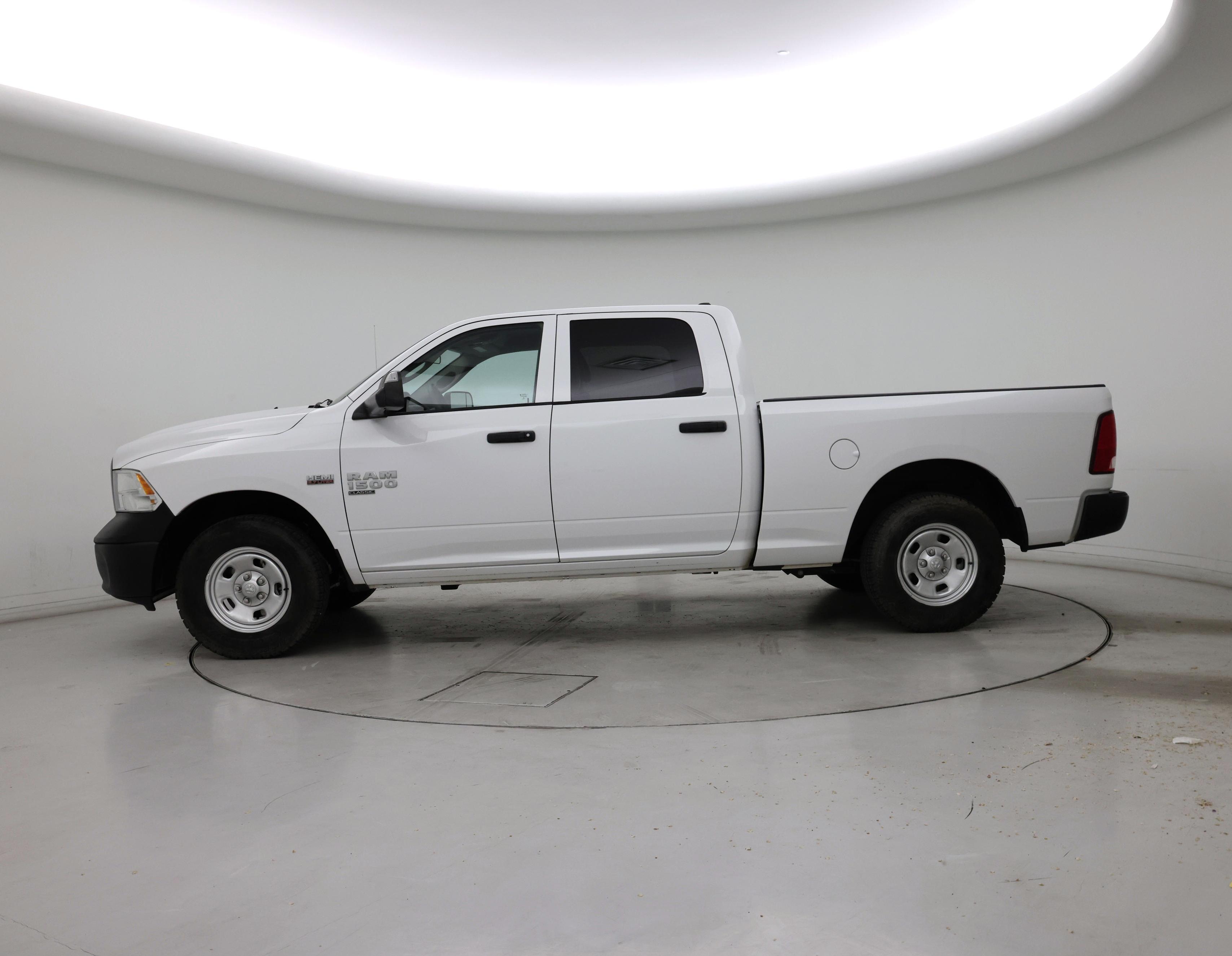 Thumbnail: 2021 RAM 1500 Classic - 3