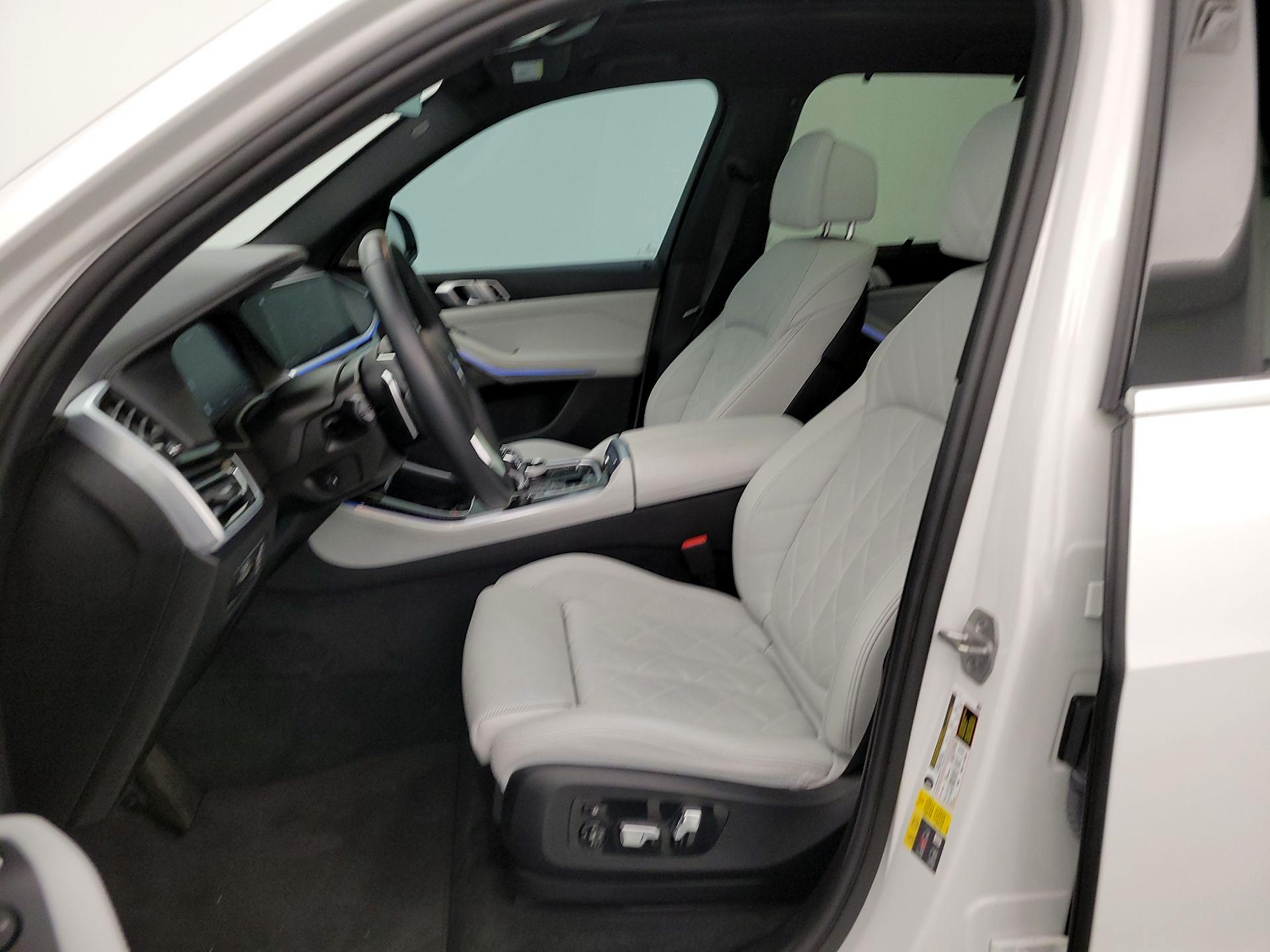 Thumbnail: 2023 BMW X5 - 11
