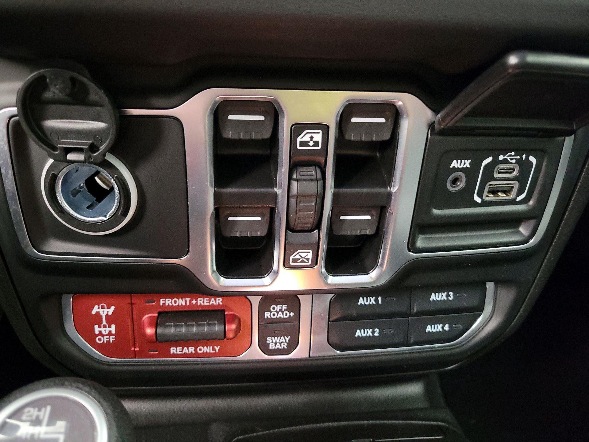 Thumbnail: 2024 Jeep Wrangler - 18