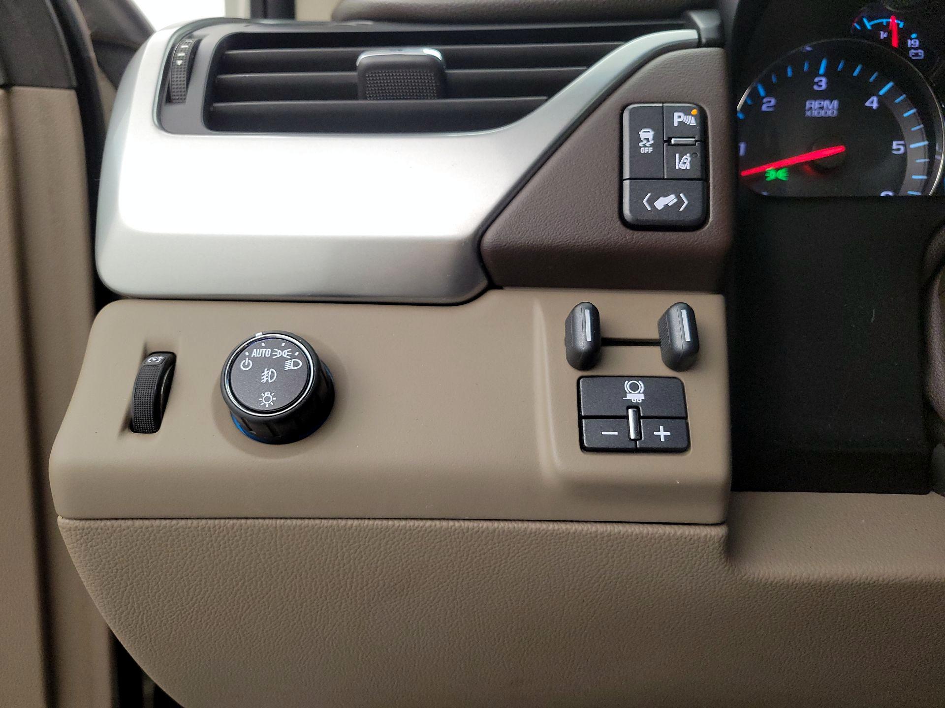 Thumbnail: 2015 Chevrolet Tahoe - 13