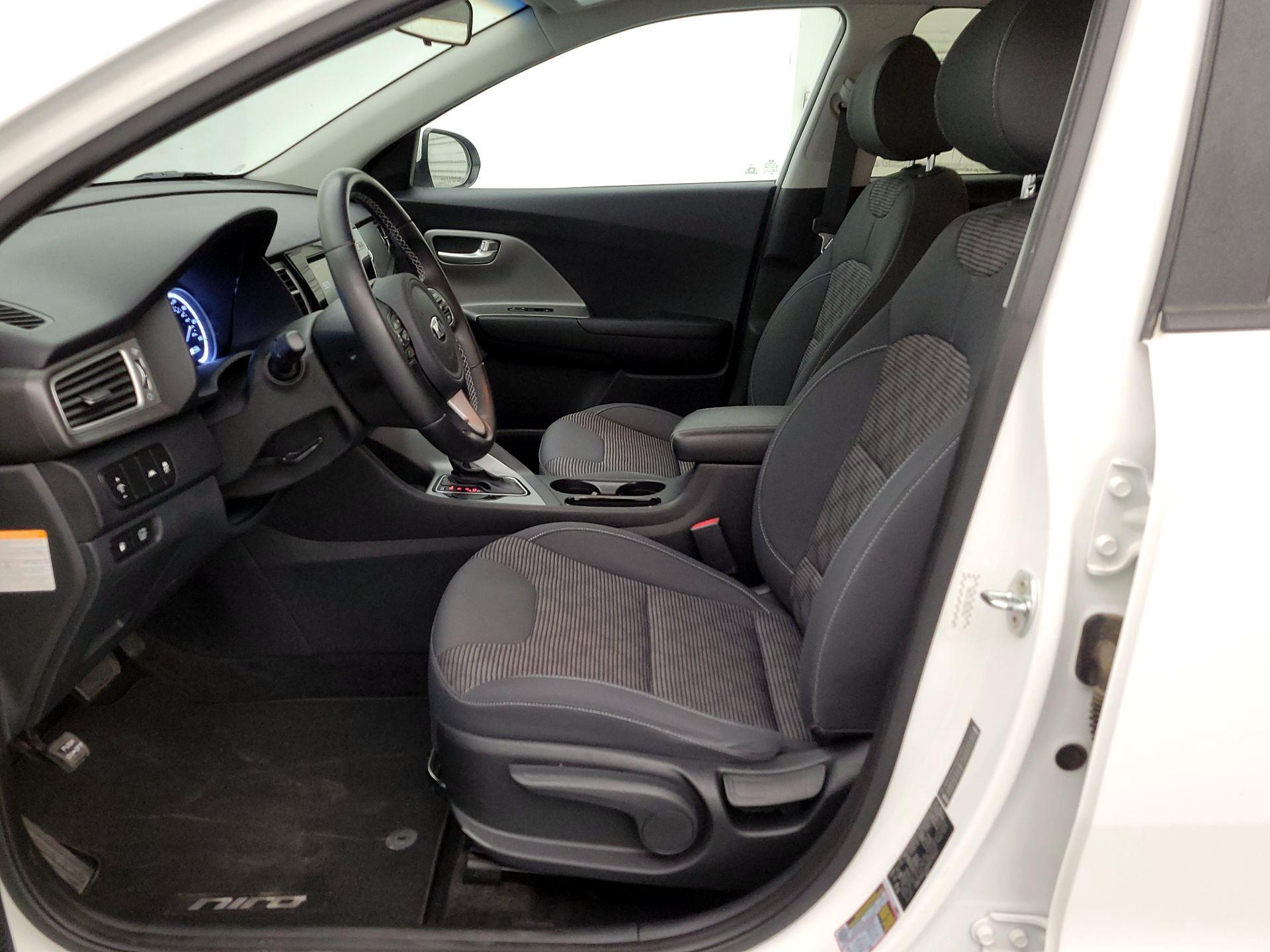 Thumbnail: 2017 Kia Niro - 11