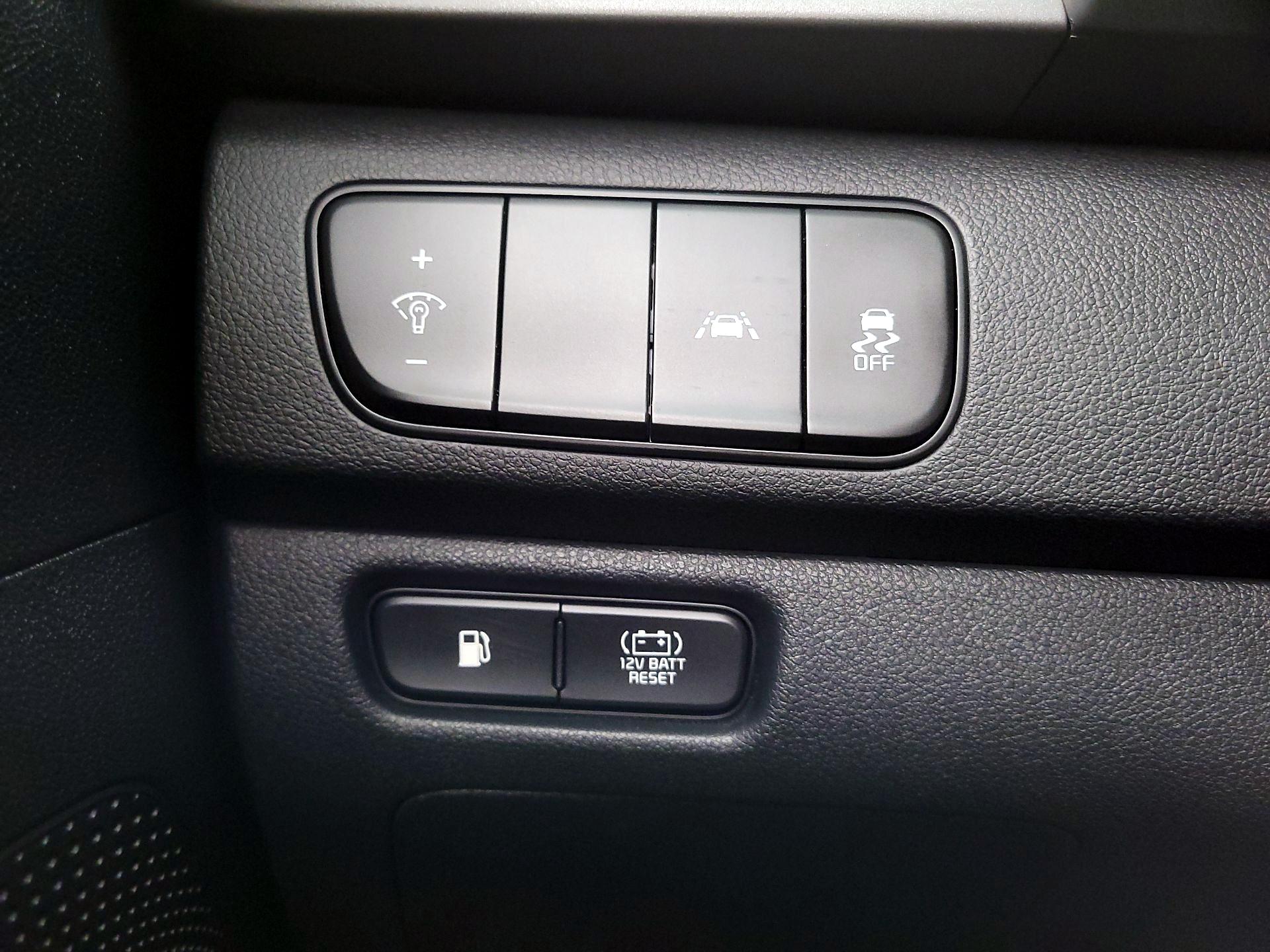 Thumbnail: 2017 Kia Niro - 13