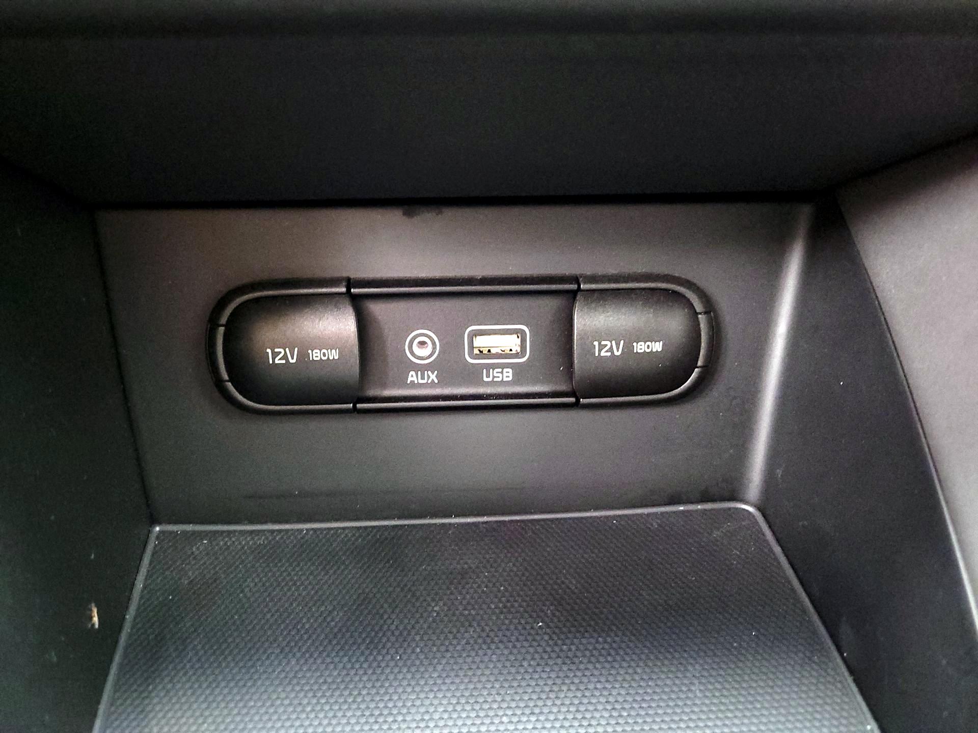 Thumbnail: 2017 Kia Niro - 18